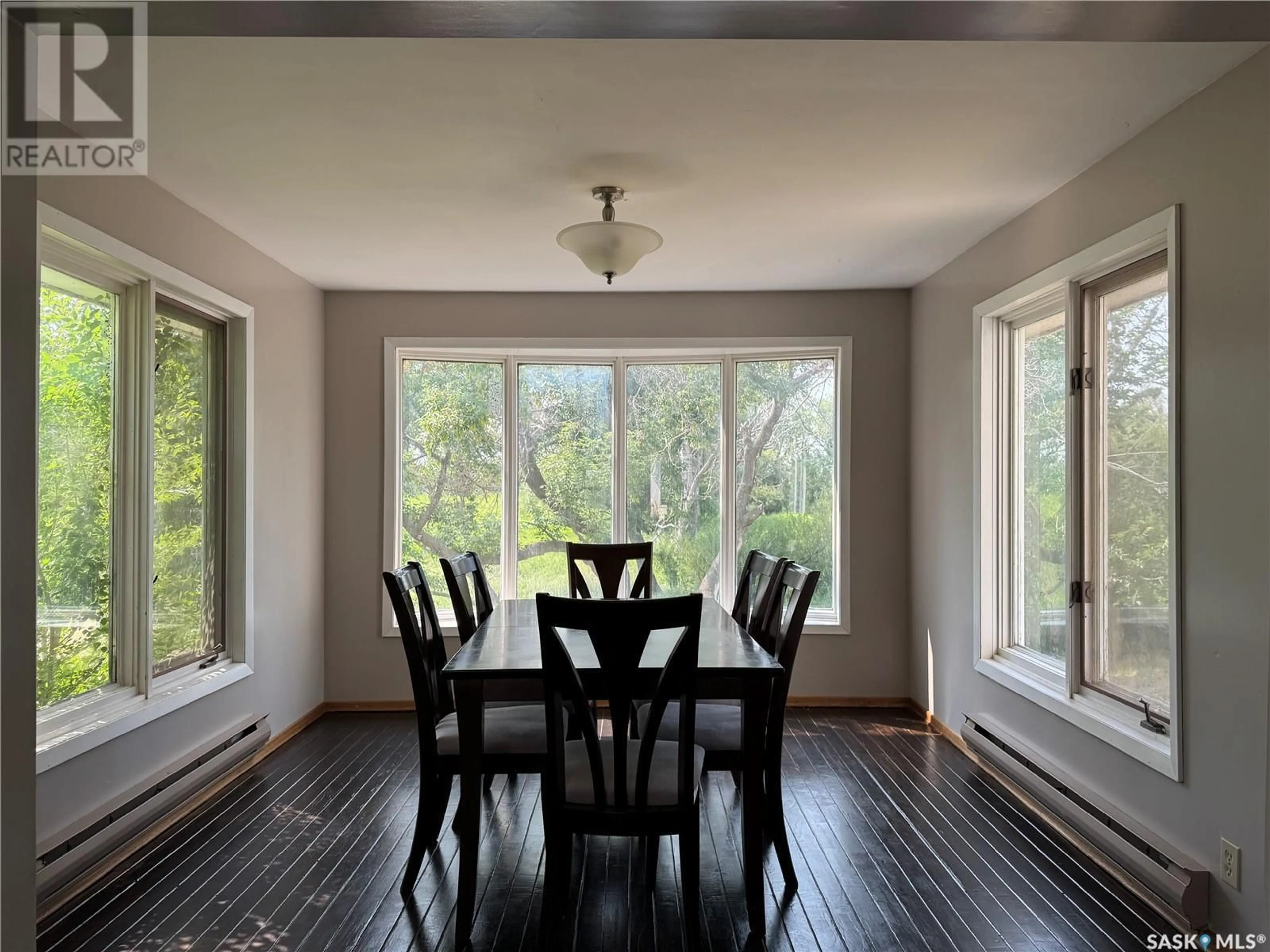 Dining room, wood/laminate floor for NOKOMIS ACREAGE, Wreford Rm No. 280 Saskatchewan S0G3R0