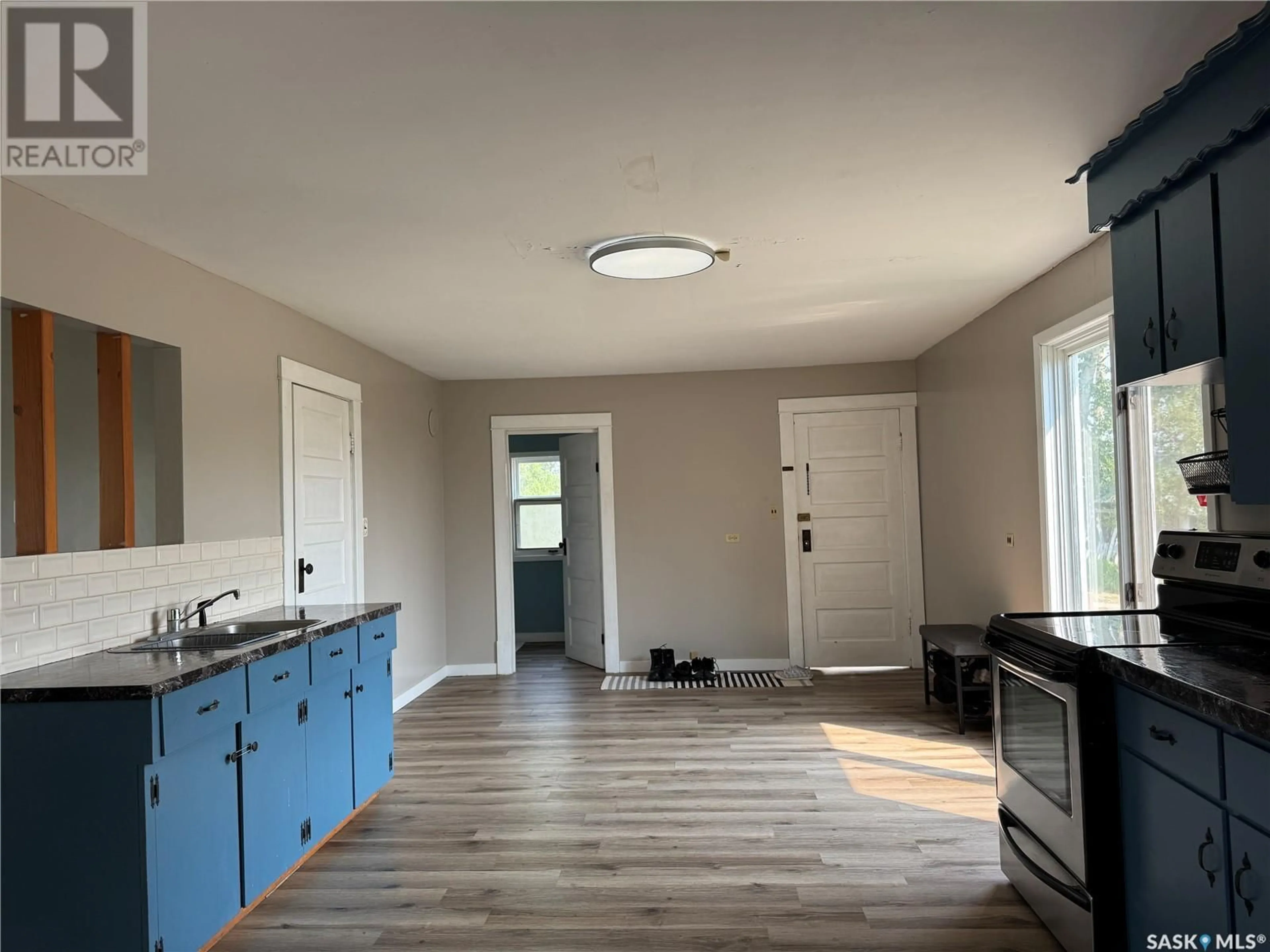 Open concept kitchen, unknown for NOKOMIS ACREAGE, Wreford Rm No. 280 Saskatchewan S0G3R0