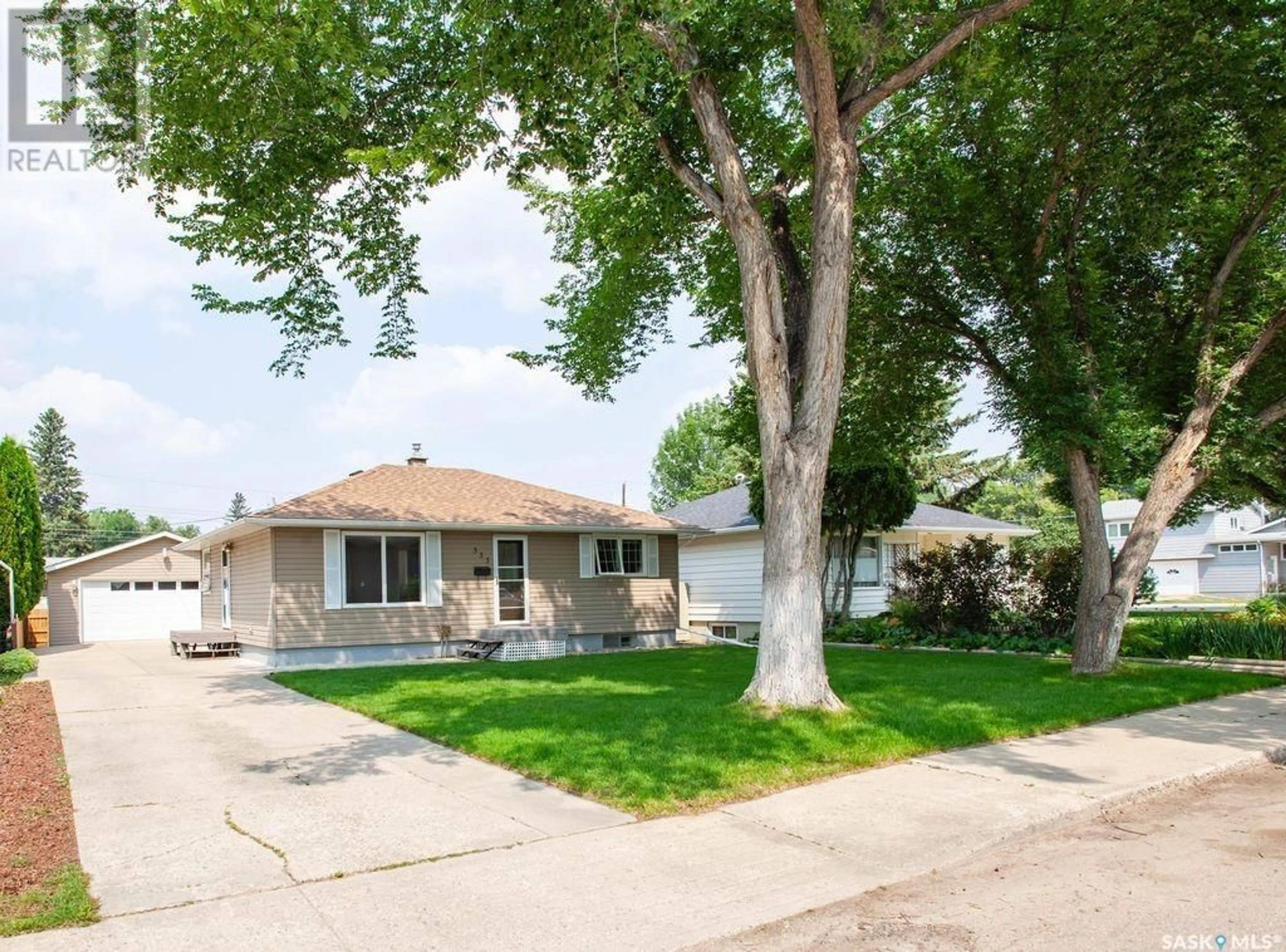 Home with vinyl exterior material, street for 333 ADELAIDE STREET E, Saskatoon Saskatchewan S7J0H8