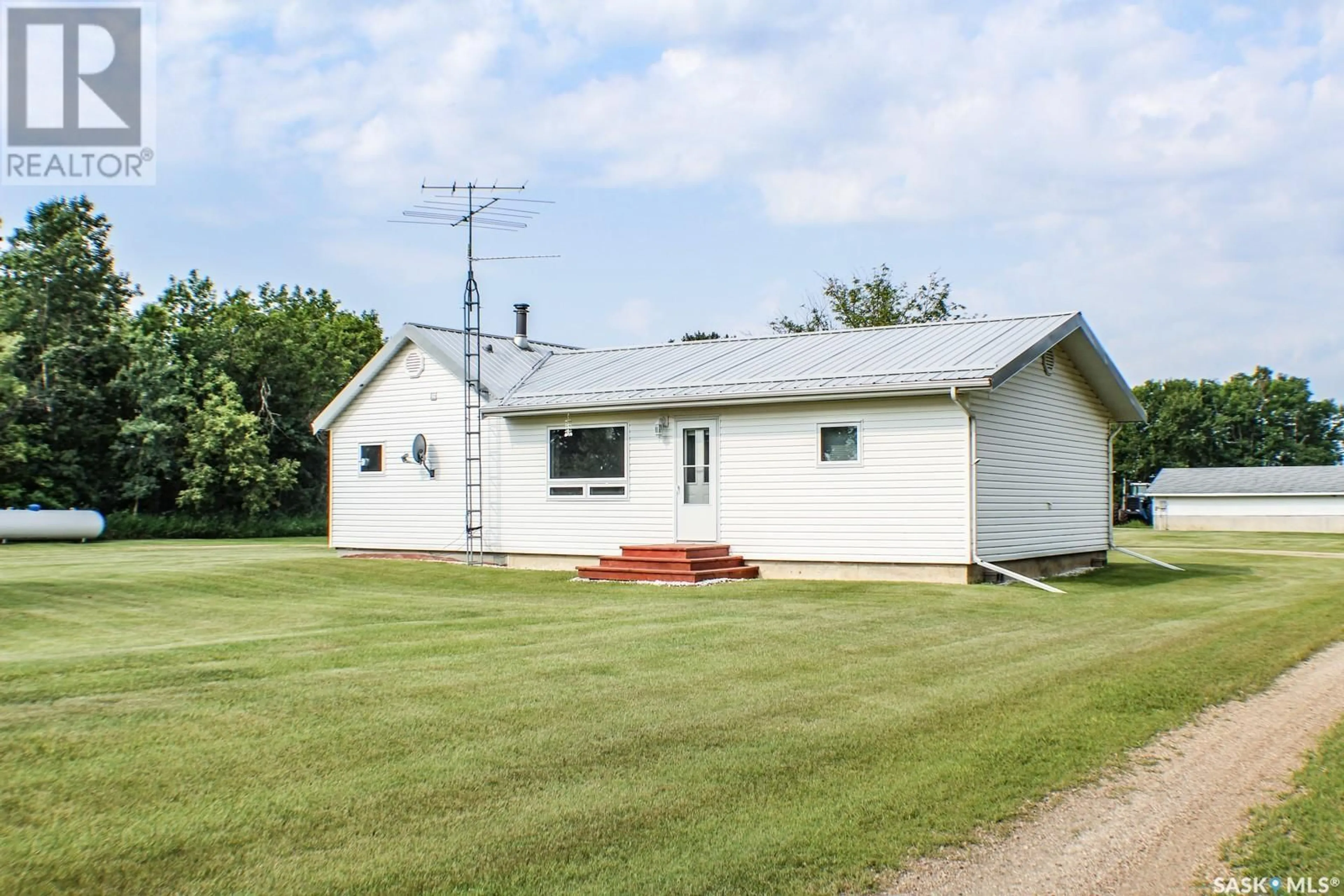 A pic from outside/outdoor area/front of a property/back of a property/a pic from drone, building for HARMON ACREAGE, Fletts Springs Rm No. 429 Saskatchewan S0K3V0