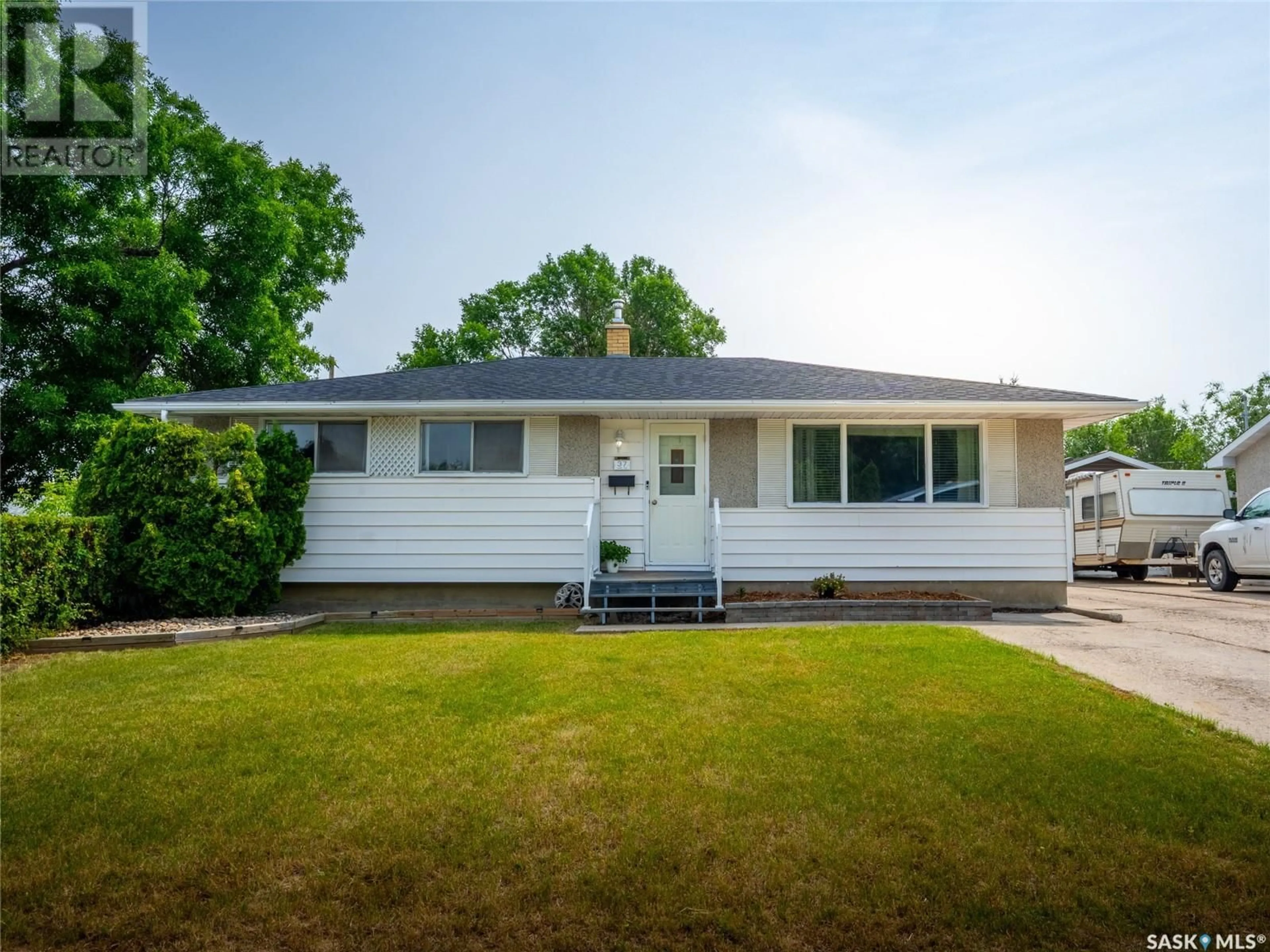 Home with vinyl exterior material, street for 37 LORIMER CRESCENT, Regina Saskatchewan S4R3X9