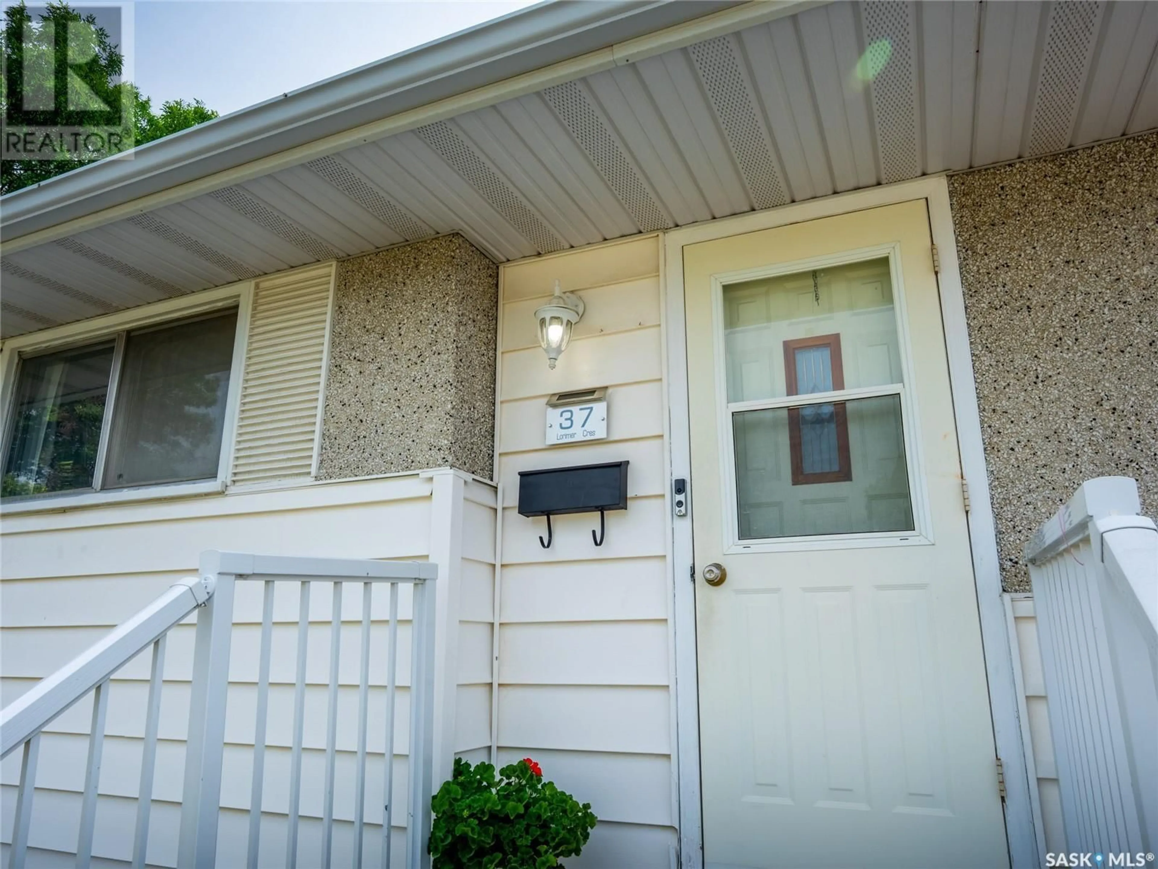 Home with vinyl exterior material, street for 37 LORIMER CRESCENT, Regina Saskatchewan S4R3X9