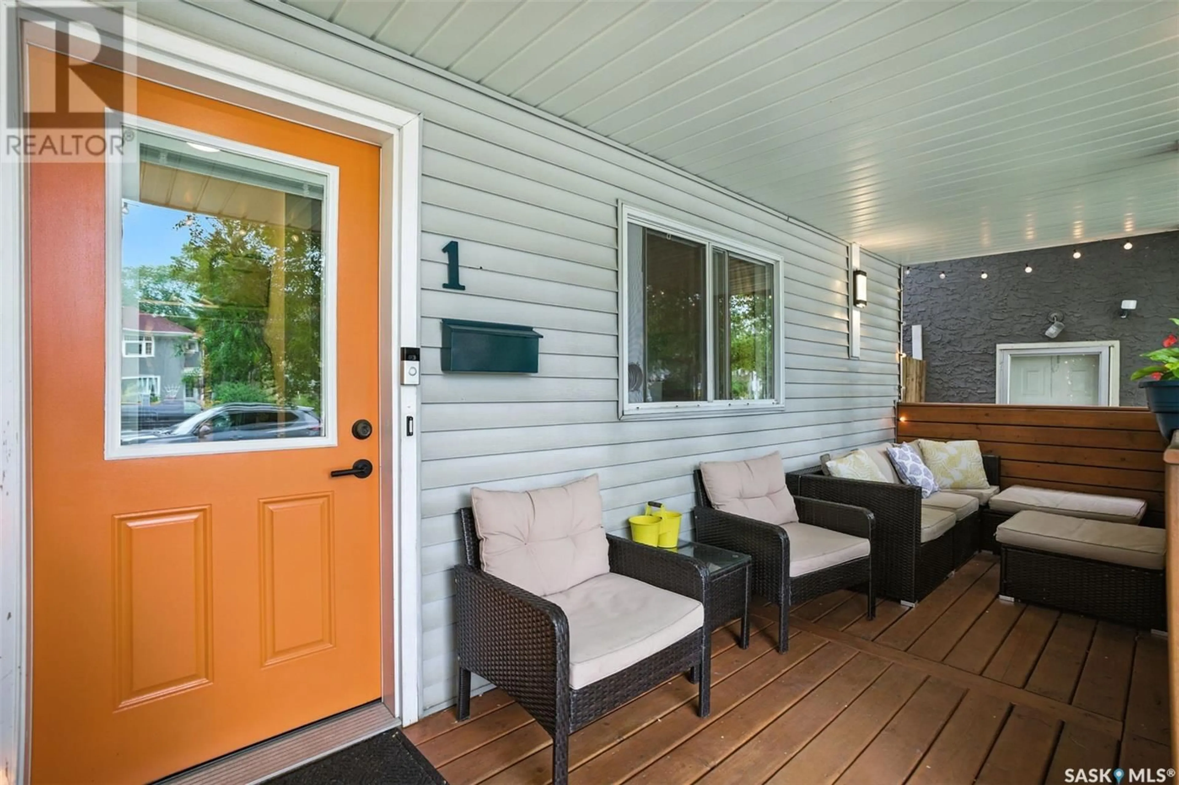 Patio, street for 1 - 1013 VICTORIA AVENUE, Saskatoon Saskatchewan S7N0Z7