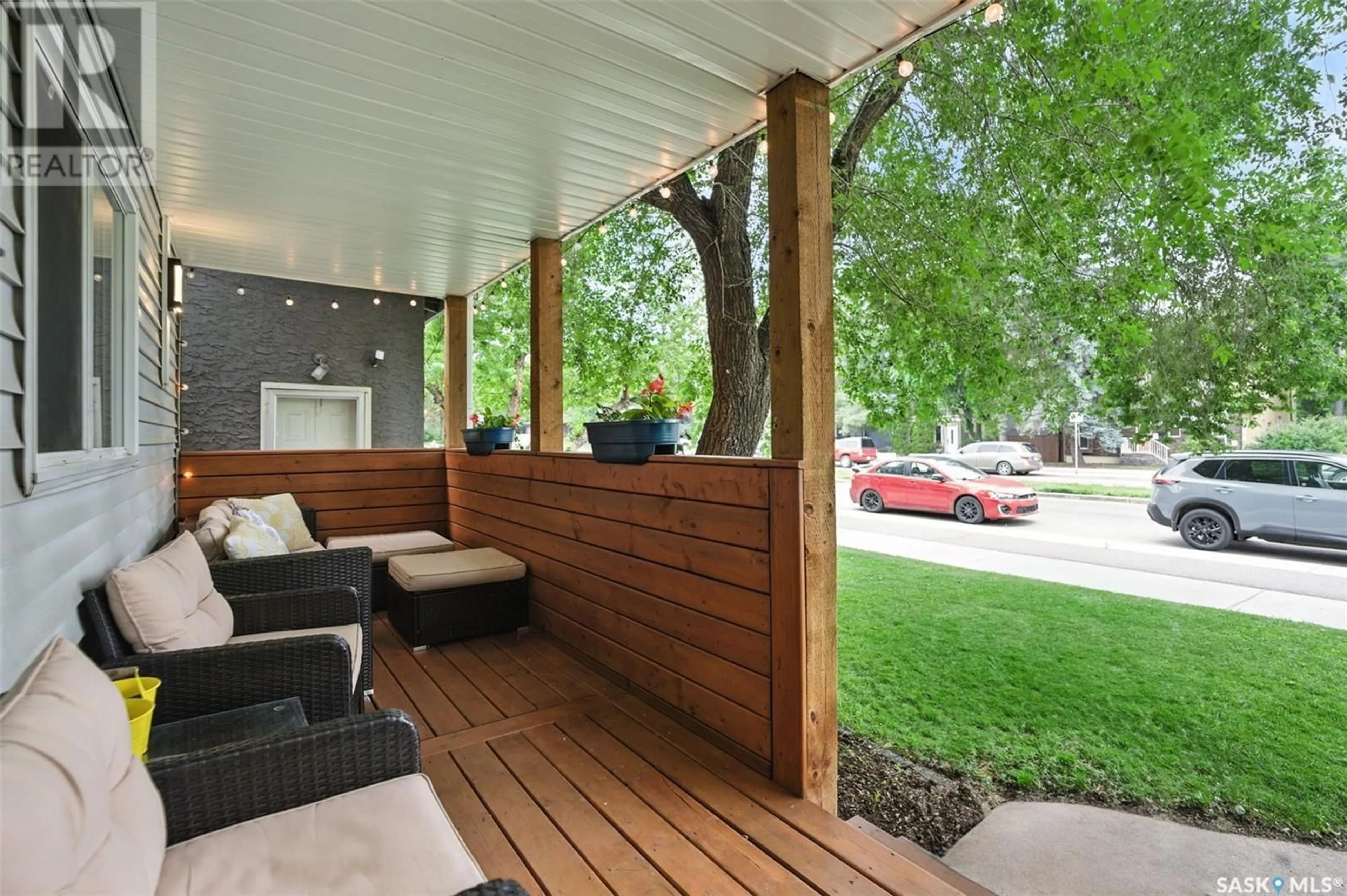 Patio, street for 1 - 1013 VICTORIA AVENUE, Saskatoon Saskatchewan S7N0Z7