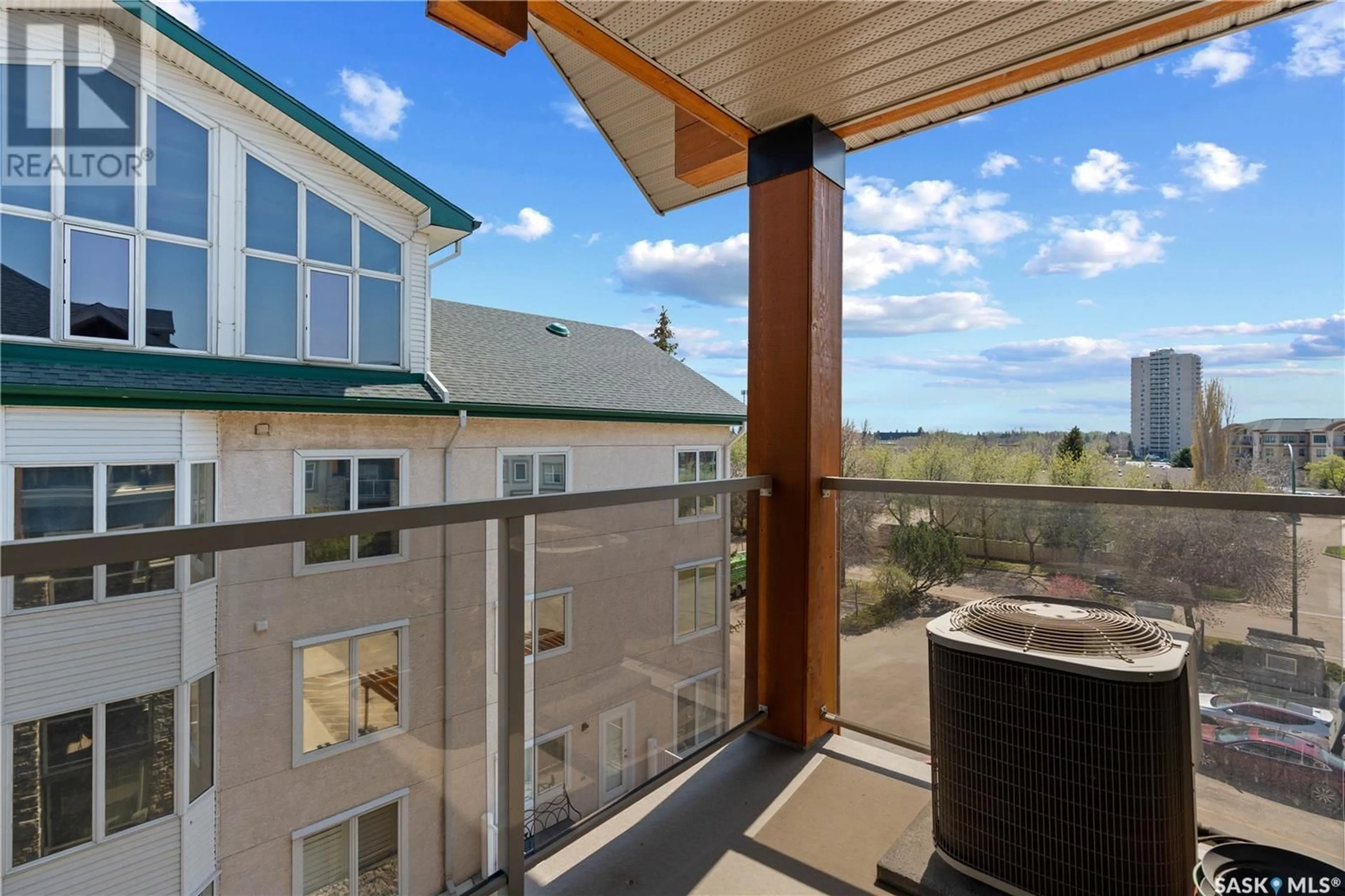 Patio, water/lake/river/ocean view for 1220 - 416 BLACKFOOT DRIVE, Regina Saskatchewan S4S6T2