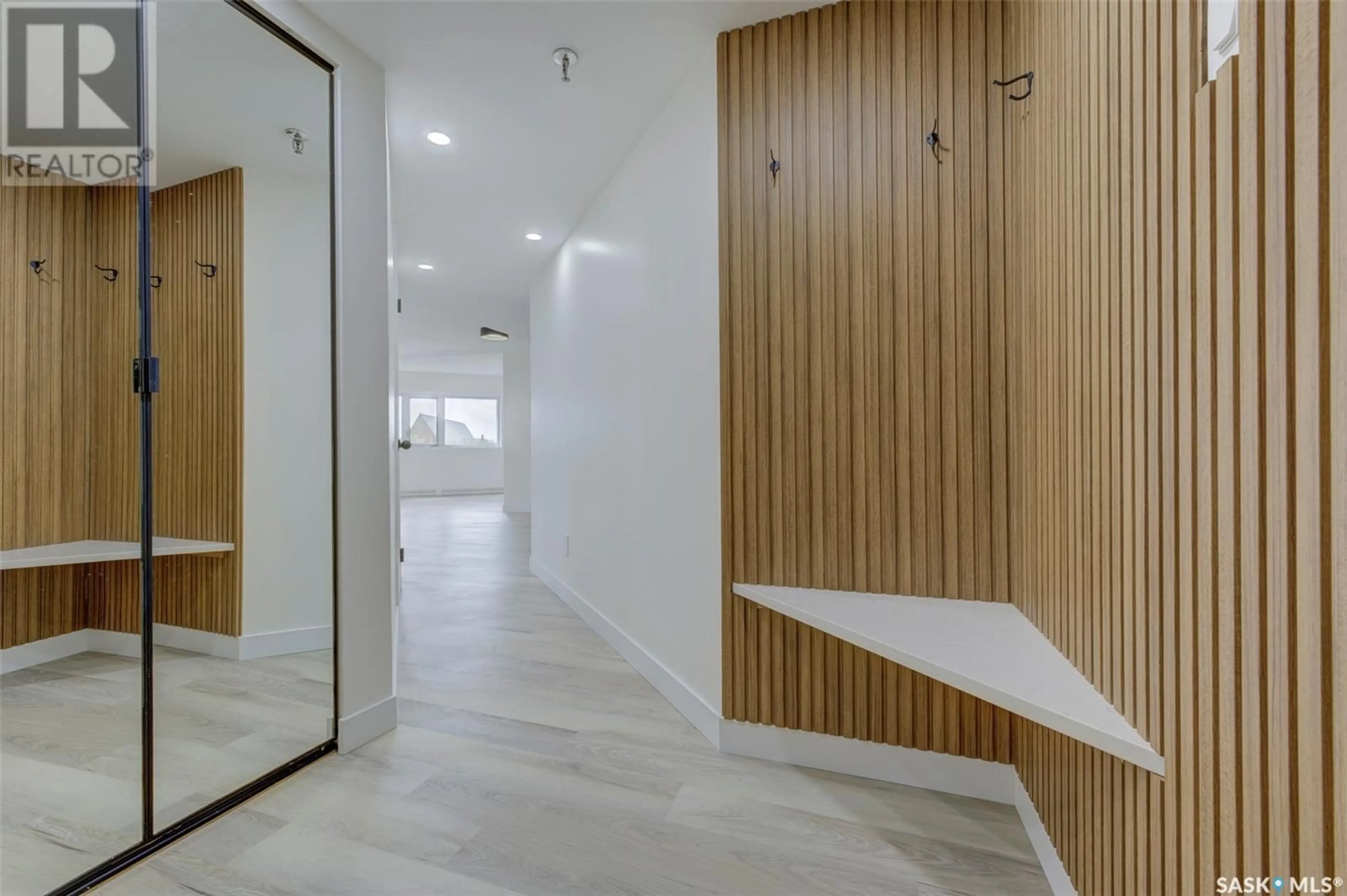Indoor foyer for 424 - 470 SPADINA CRESCENT E, Saskatoon Saskatchewan S7K6X7