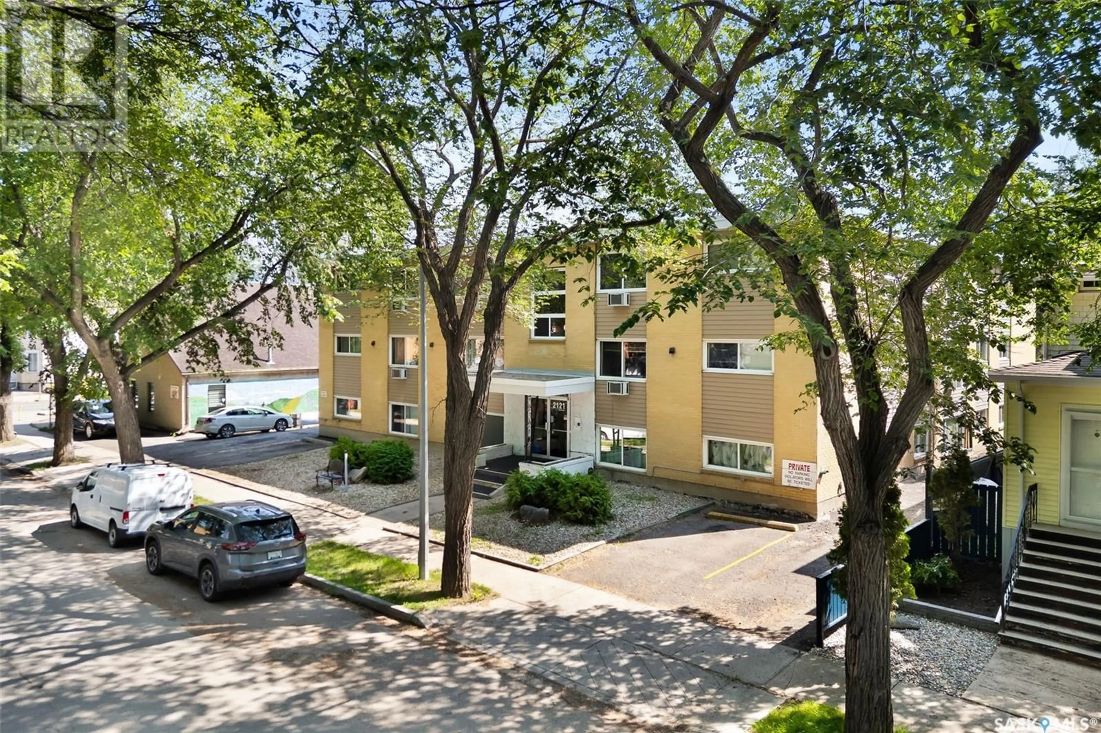 A pic from outside/outdoor area/front of a property/back of a property/a pic from drone, street for 10 2121 RAE STREET, Regina Saskatchewan S4T2E8
