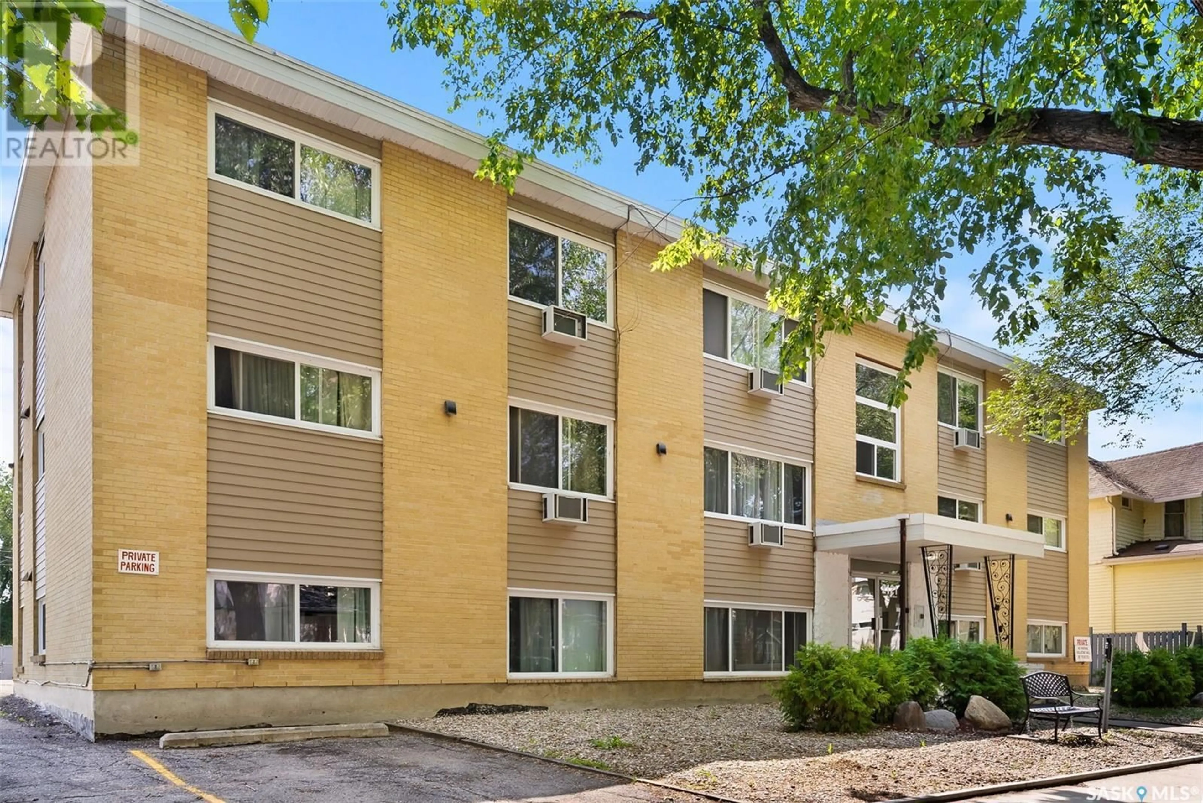 Patio, unknown for 10 2121 RAE STREET, Regina Saskatchewan S4T2E8