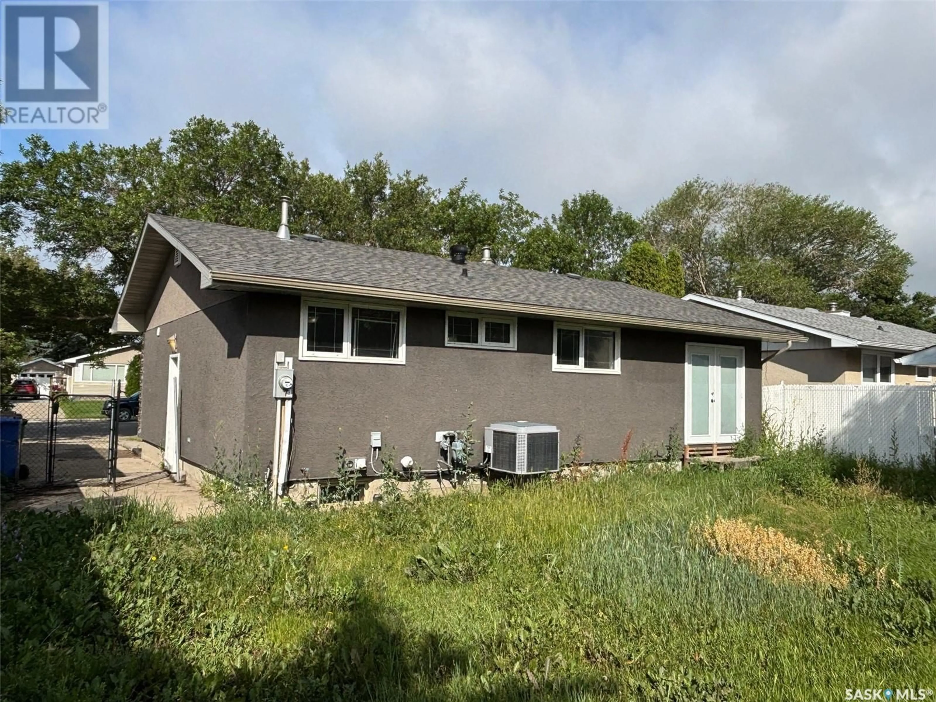 Home with vinyl exterior material, unknown for 211 UPLAND DRIVE, Regina Saskatchewan S4R6C6