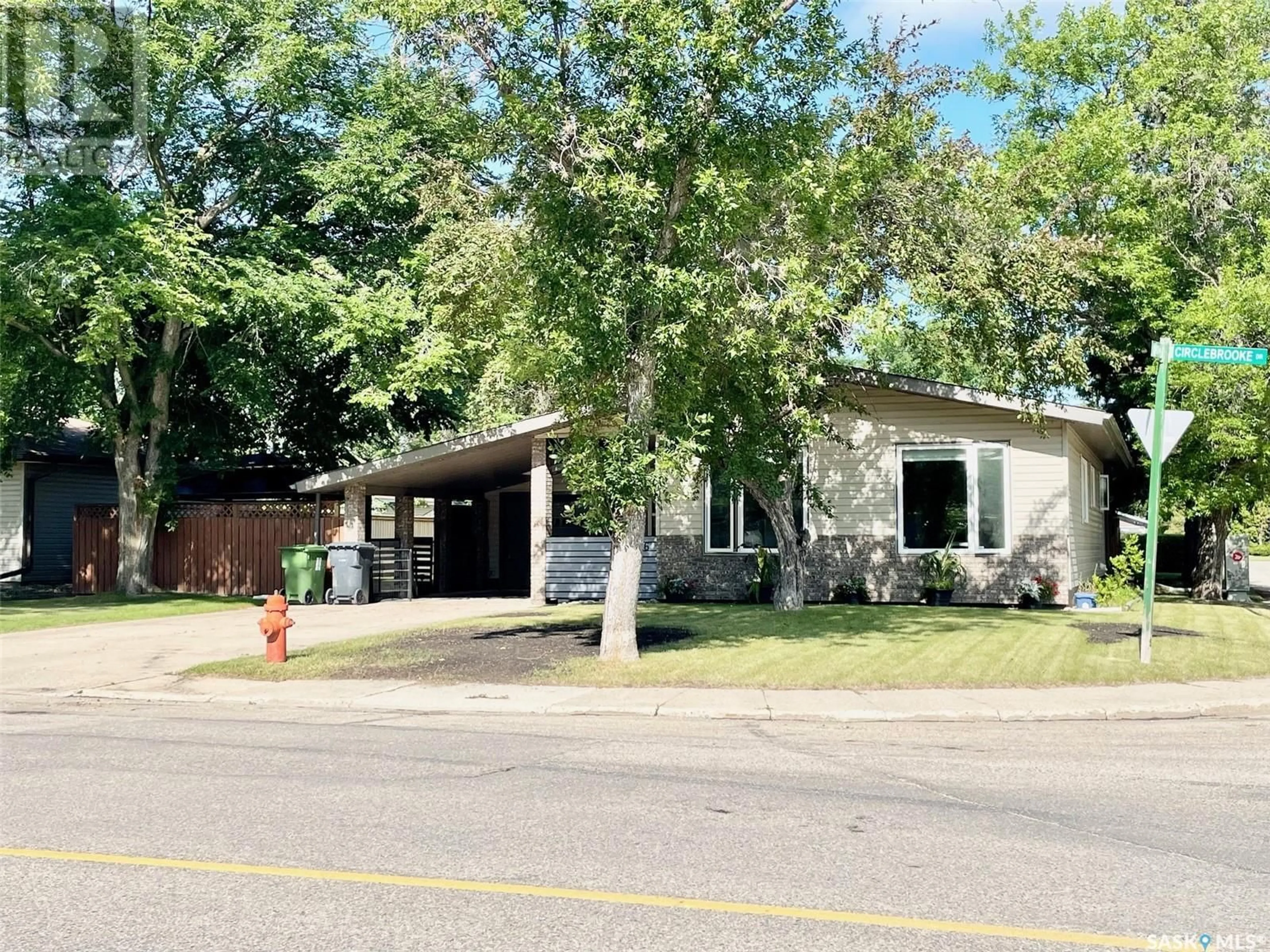 Home with vinyl exterior material, street for 106 CIRCLEBROOKE DRIVE, Yorkton Saskatchewan S3N2S4