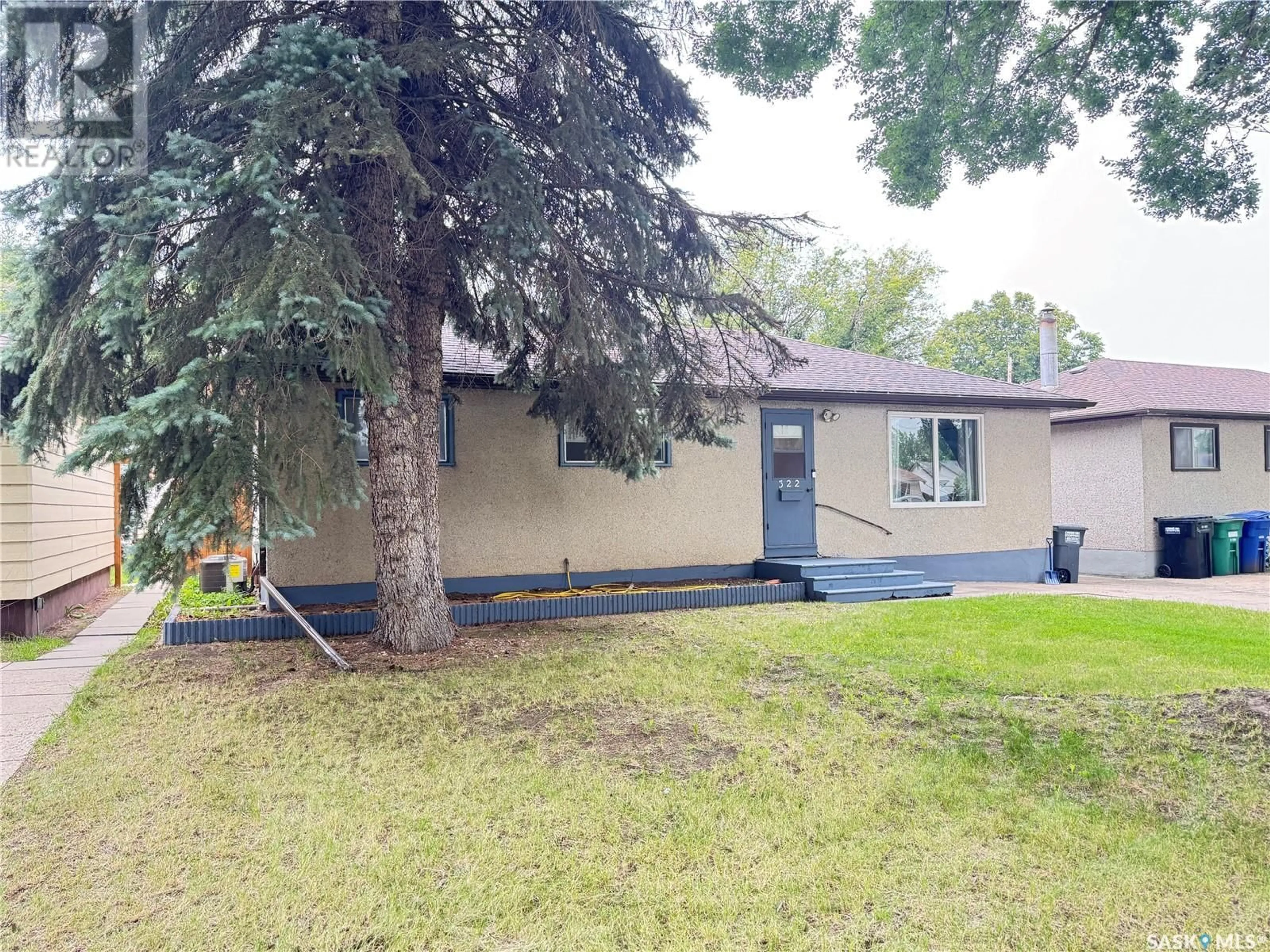 Home with vinyl exterior material, street for 322 VANCOUVER AVENUE, Saskatoon Saskatchewan S7M3N1