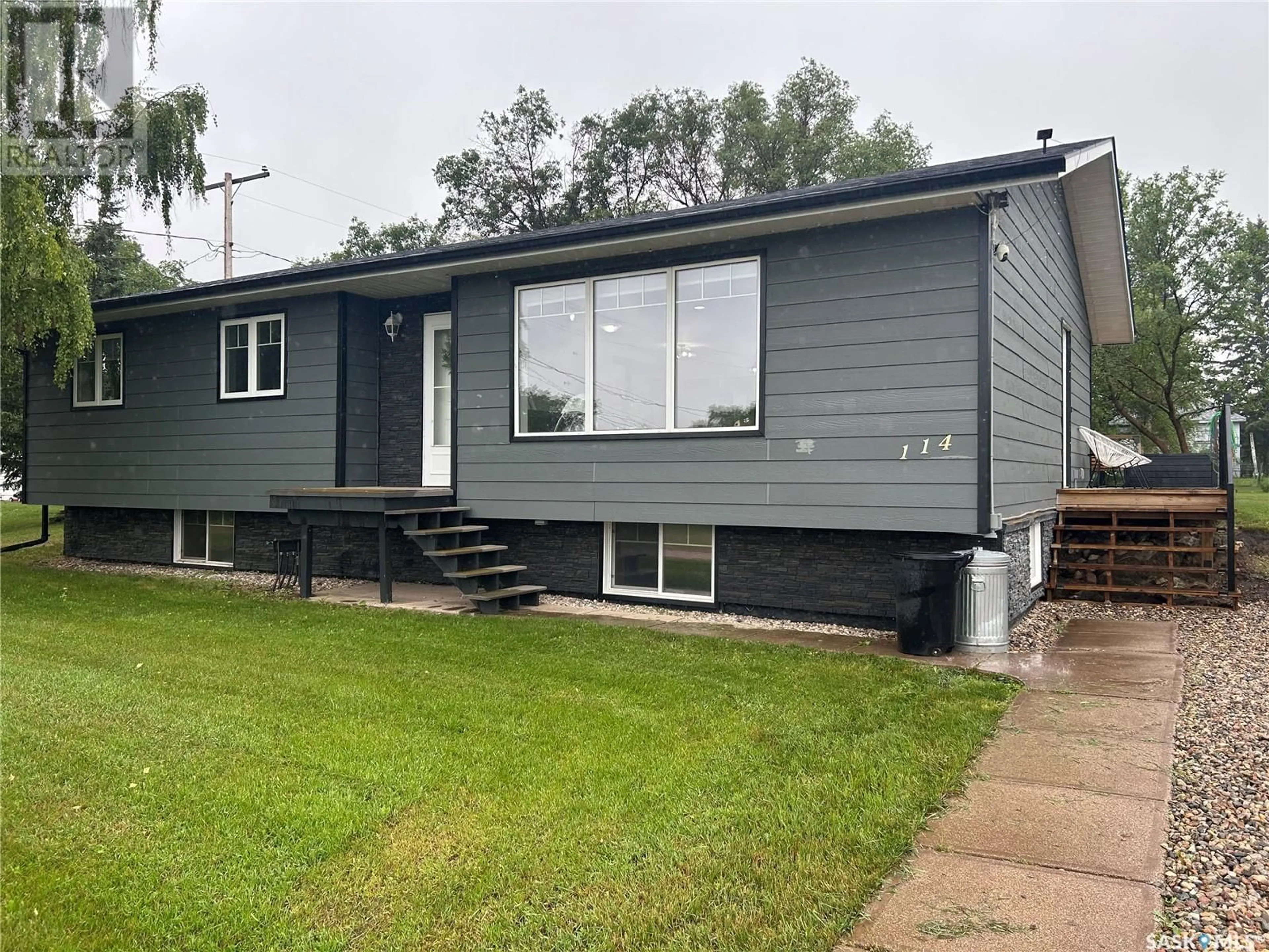 Home with vinyl exterior material, street for 114 3RD AVENUE, Maymont Saskatchewan S0M1T0