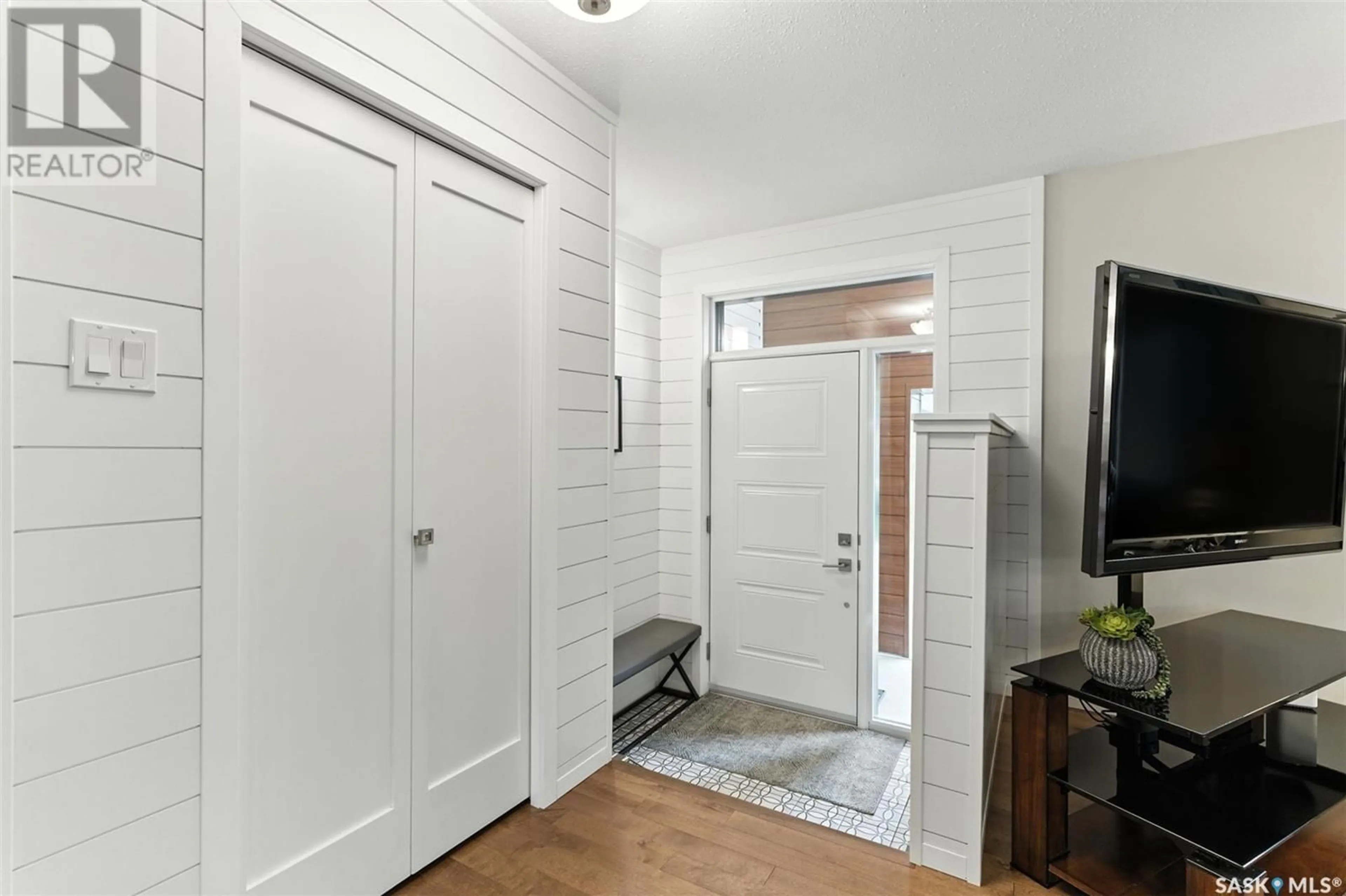 Indoor entryway for 519 SILVERWOOD ROAD, Saskatoon Saskatchewan S7K6X3