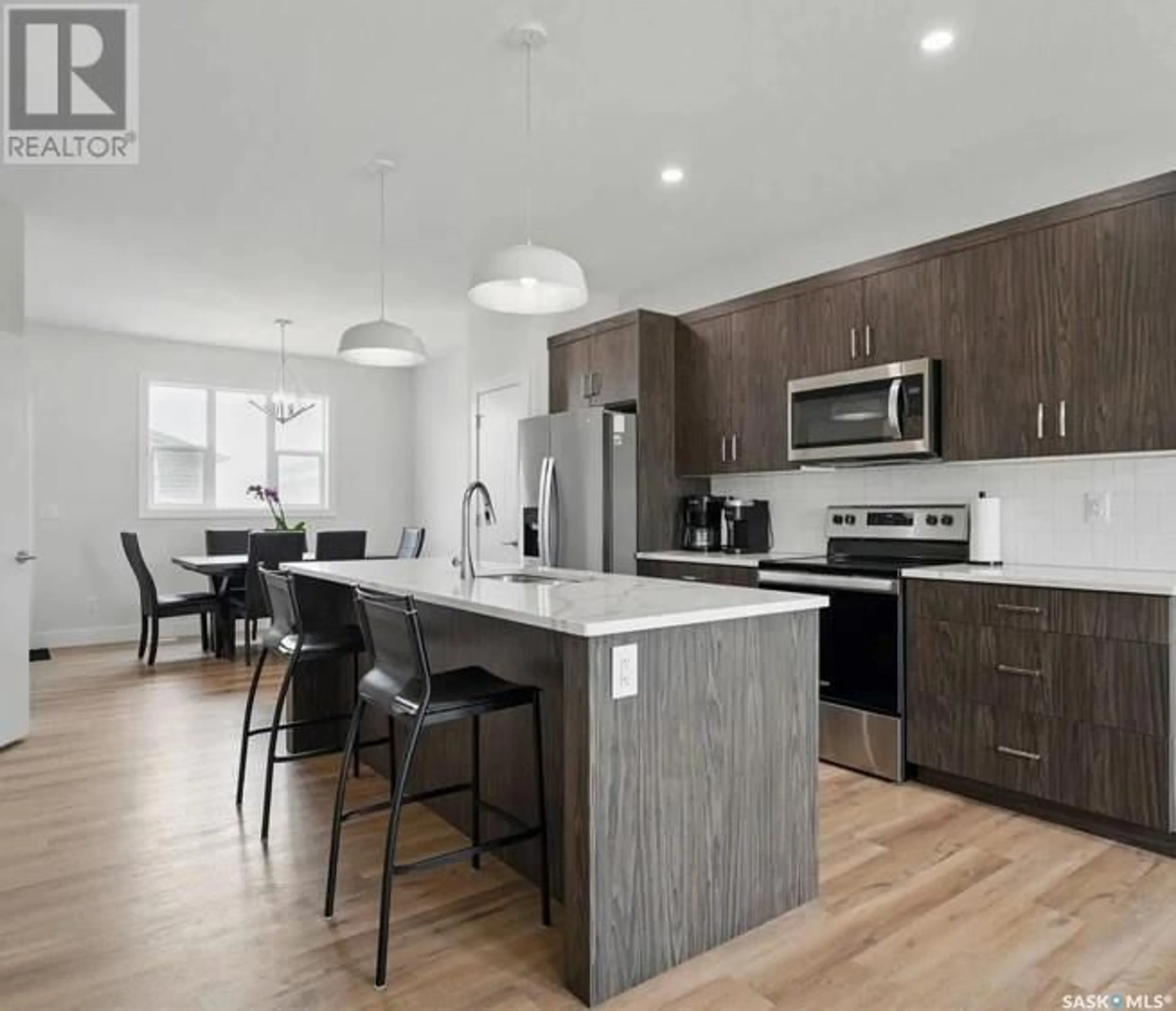 Open concept kitchen, unknown for 723 HENRY DAYDAY ROAD, Saskatoon Saskatchewan S7W1H5
