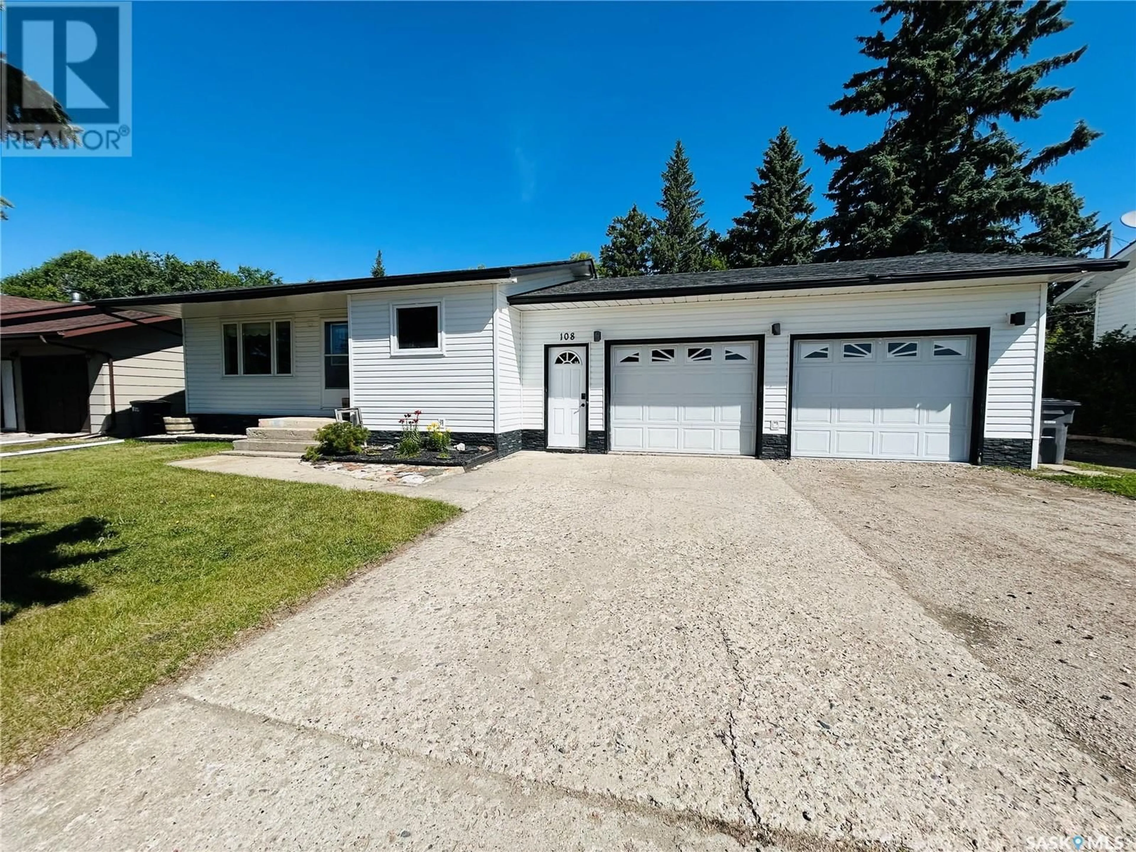 Home with vinyl exterior material, street for 108 WRIGHT ROAD, Moosomin Saskatchewan S0G3N0