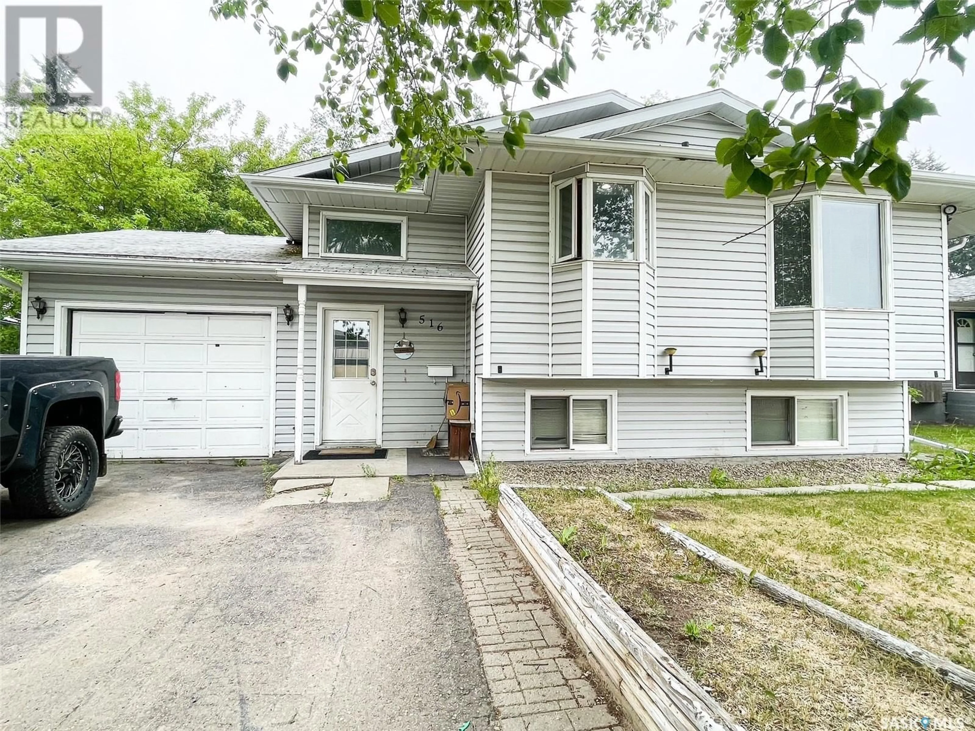 Home with vinyl exterior material, street for 516 5TH AVENUE, Meadow Lake Saskatchewan S9X1A9