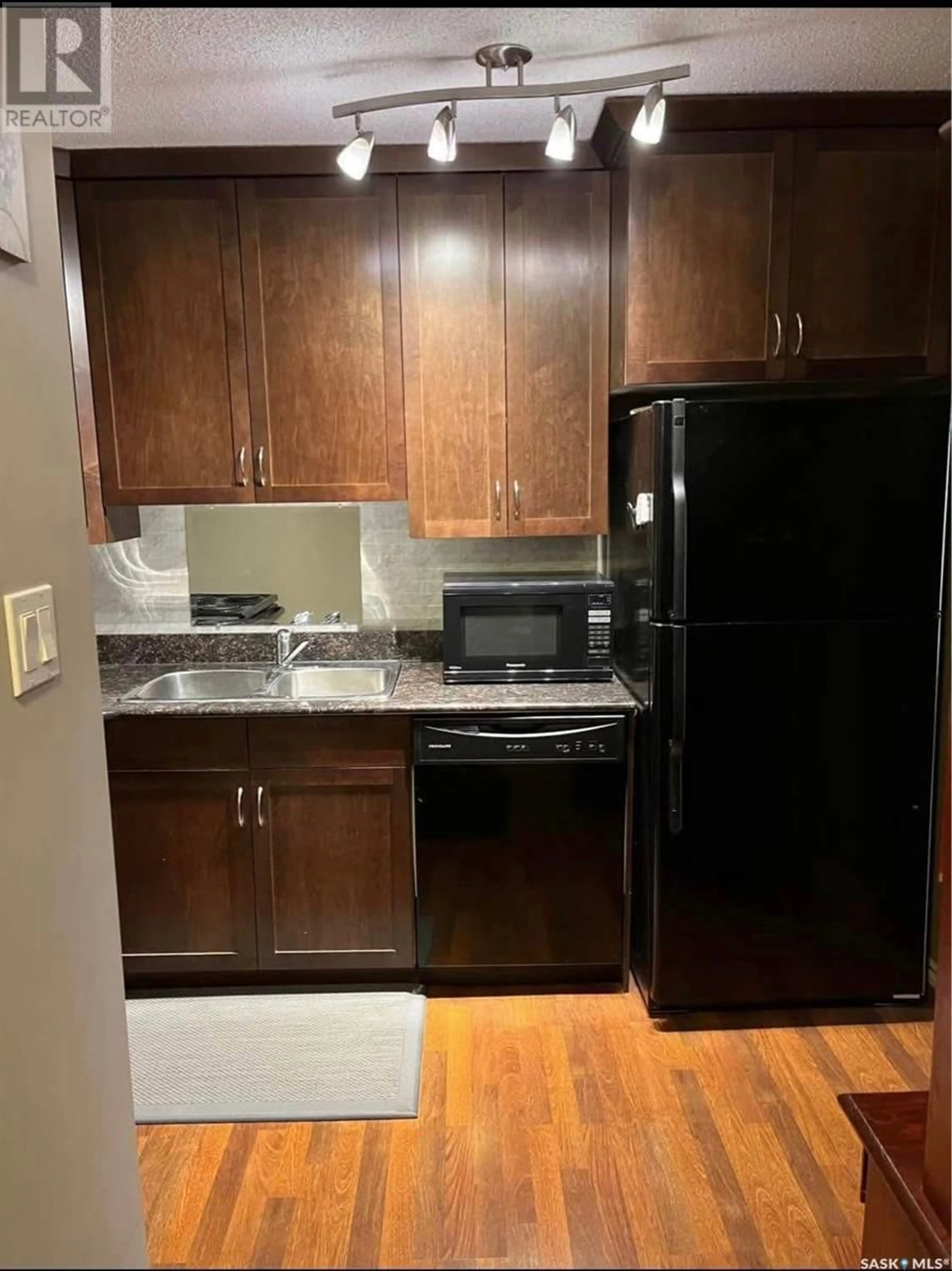 Standard kitchen, unknown for 11 1001 LANSDOWNE AVENUE, Saskatoon Saskatchewan S7H2C2