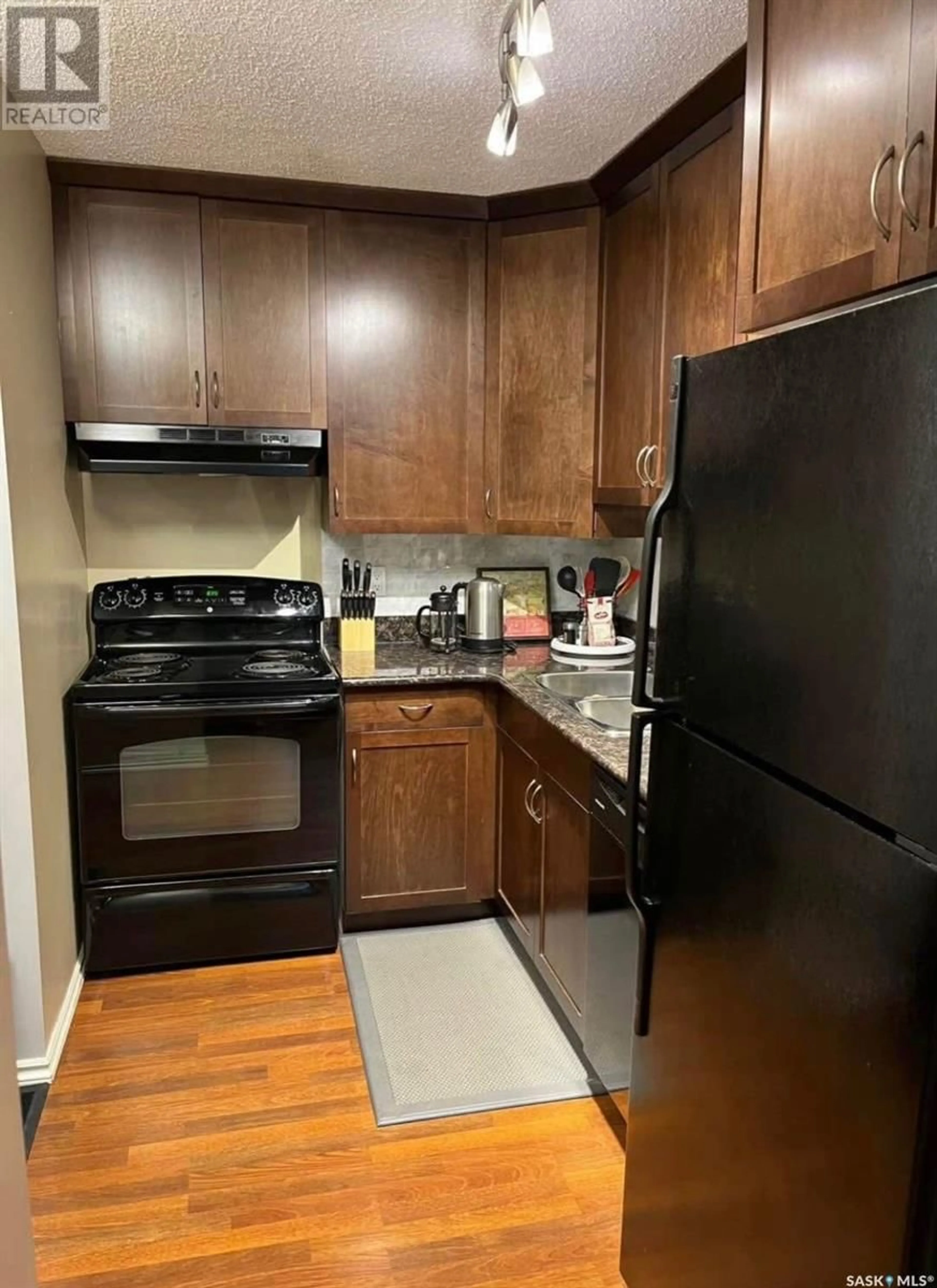 Standard kitchen, unknown for 11 1001 LANSDOWNE AVENUE, Saskatoon Saskatchewan S7H2C2