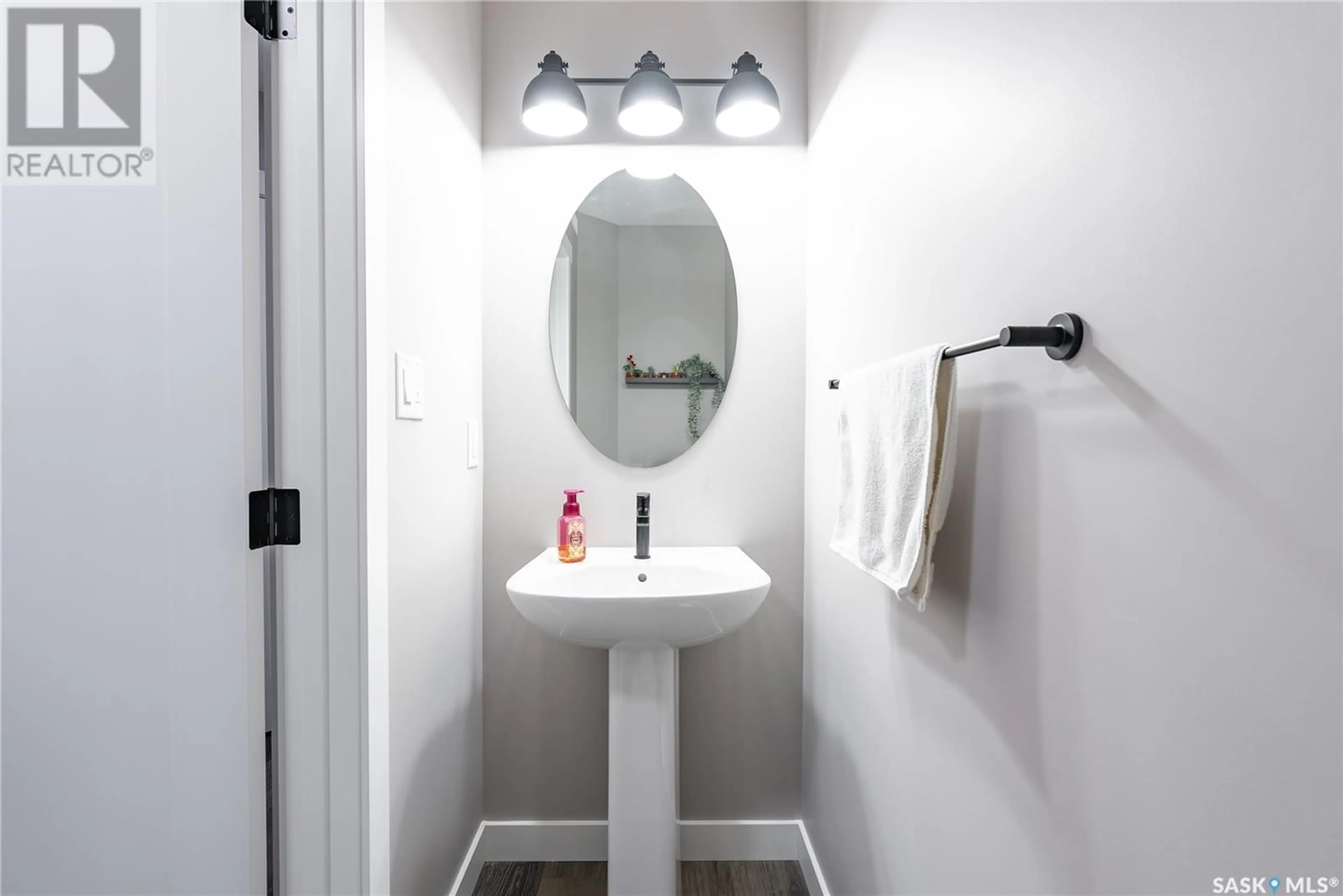 Standard bathroom, ceramic/tile floor for 751 BRIGHTON BOULEVARD, Saskatoon Saskatchewan S7V1P6