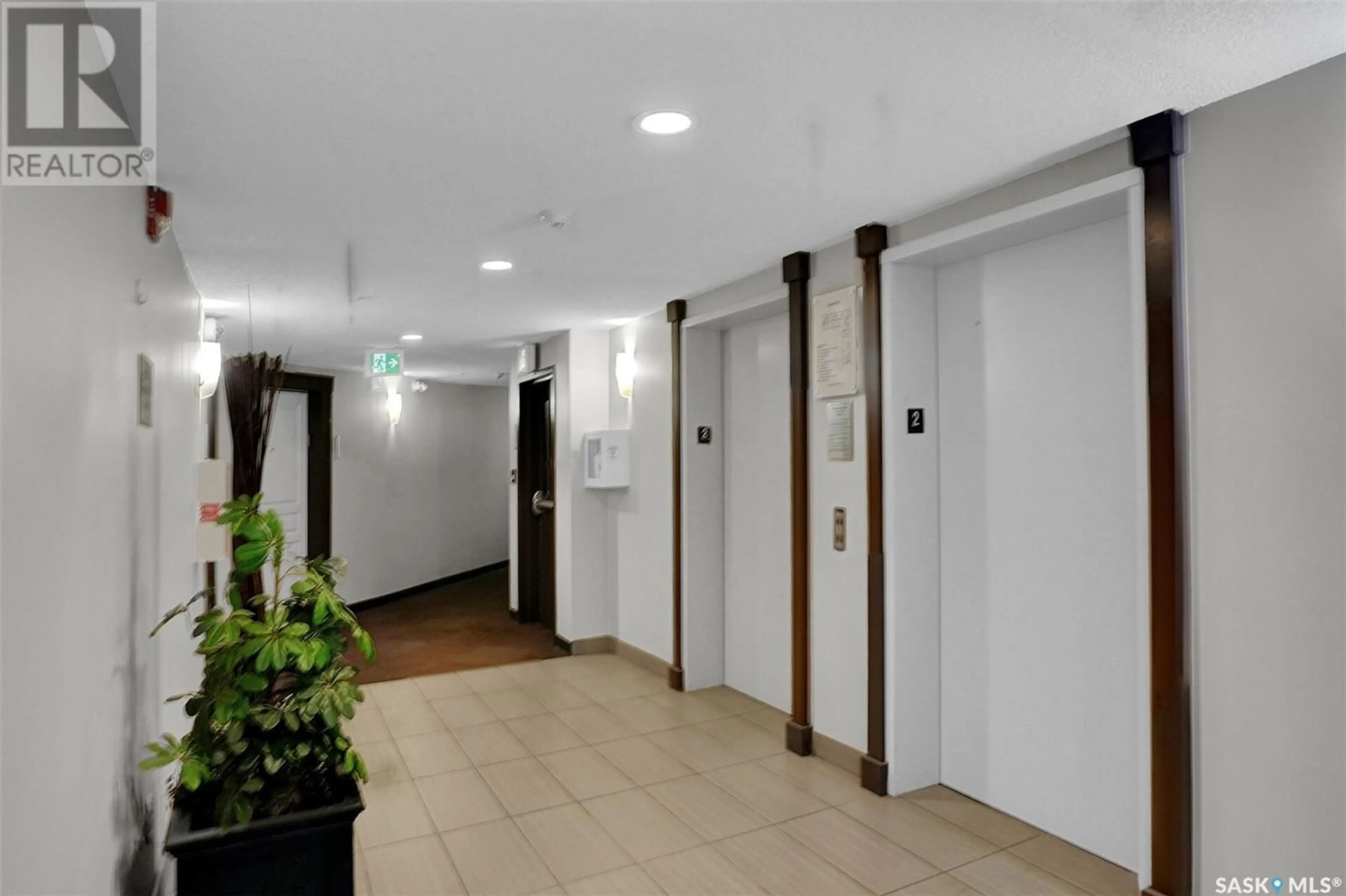 Indoor foyer for 212 5303 UNIVERSAL CRESCENT, Regina Saskatchewan S4W0L1