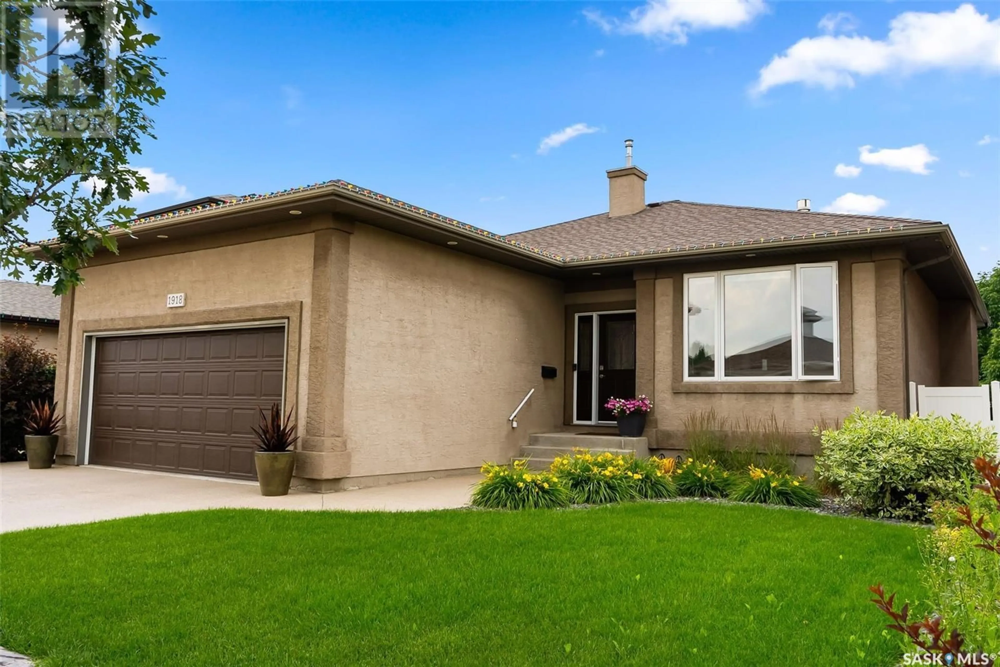 Home with vinyl exterior material, street for 1918 DUNNISON CRESCENT, Regina Saskatchewan S4V0N8