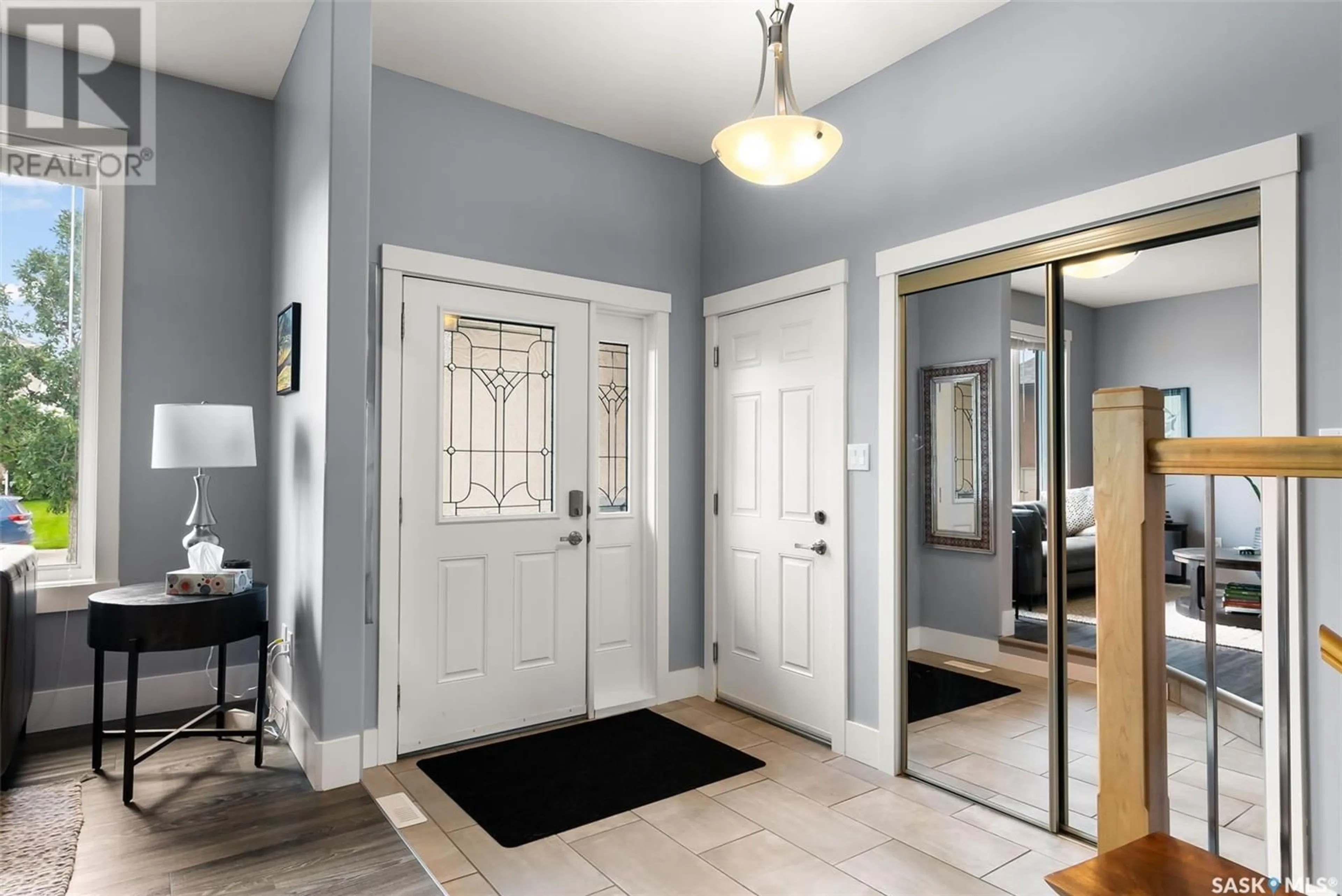 Indoor entryway for 1918 DUNNISON CRESCENT, Regina Saskatchewan S4V0N8