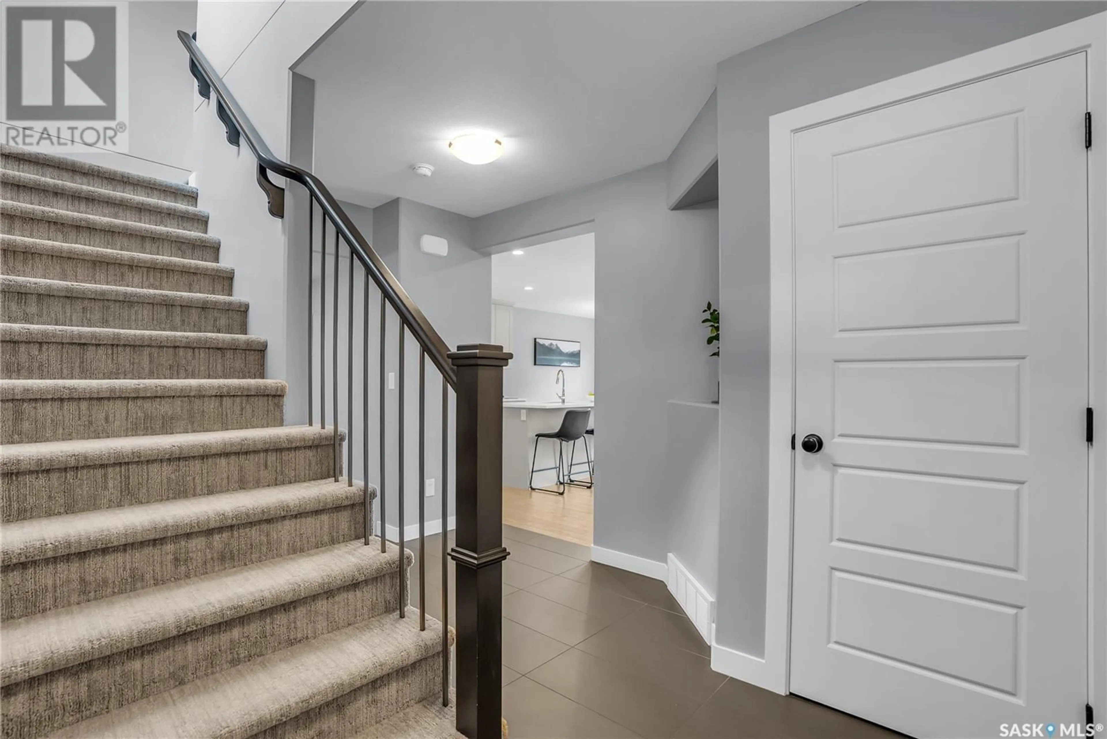 Indoor entryway for 243 UNDERHILL WAY, Saskatoon Saskatchewan S7V0M9