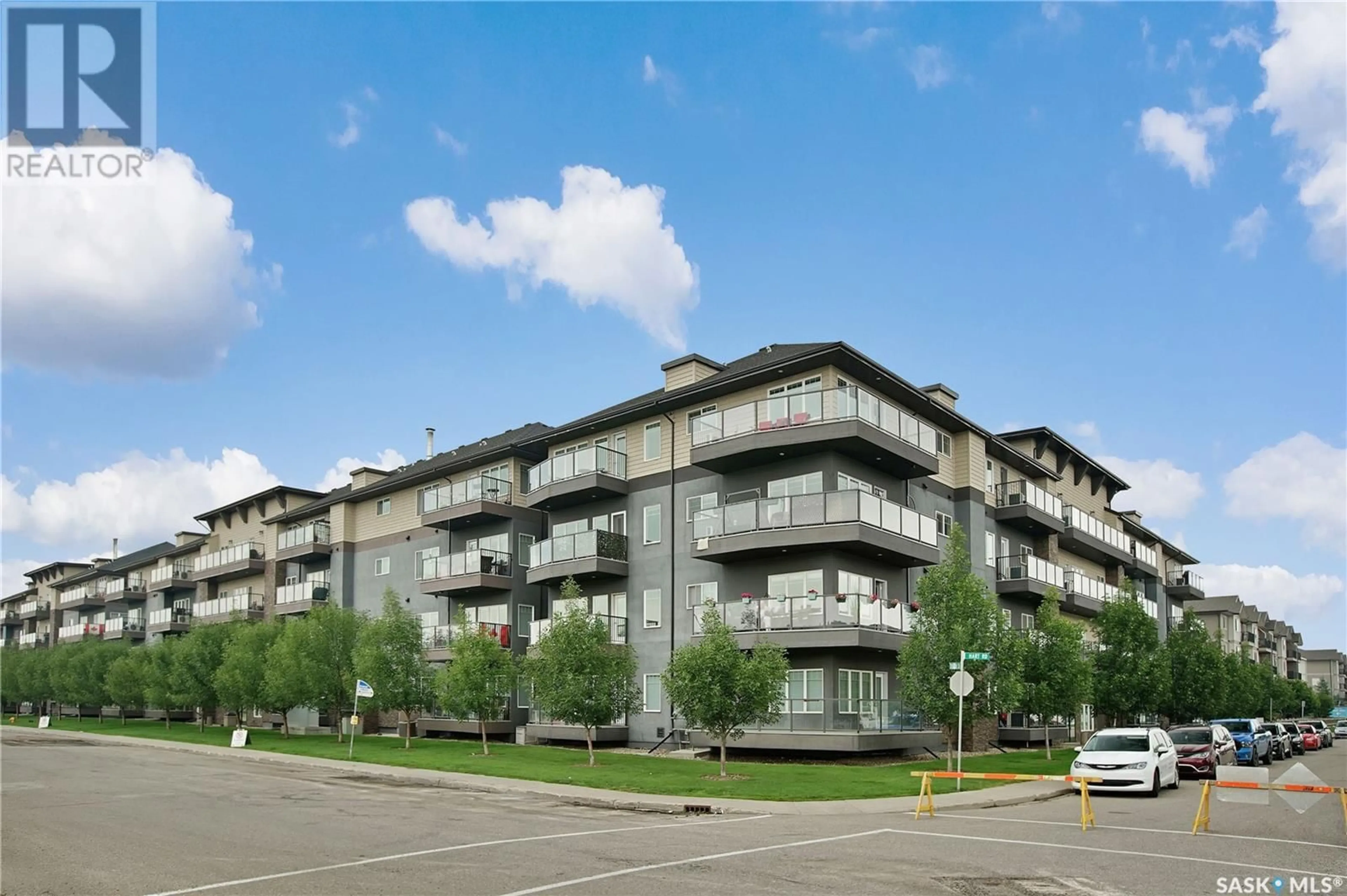 Patio, building for 702 - 304 HART ROAD, Saskatoon Saskatchewan S7M4P4