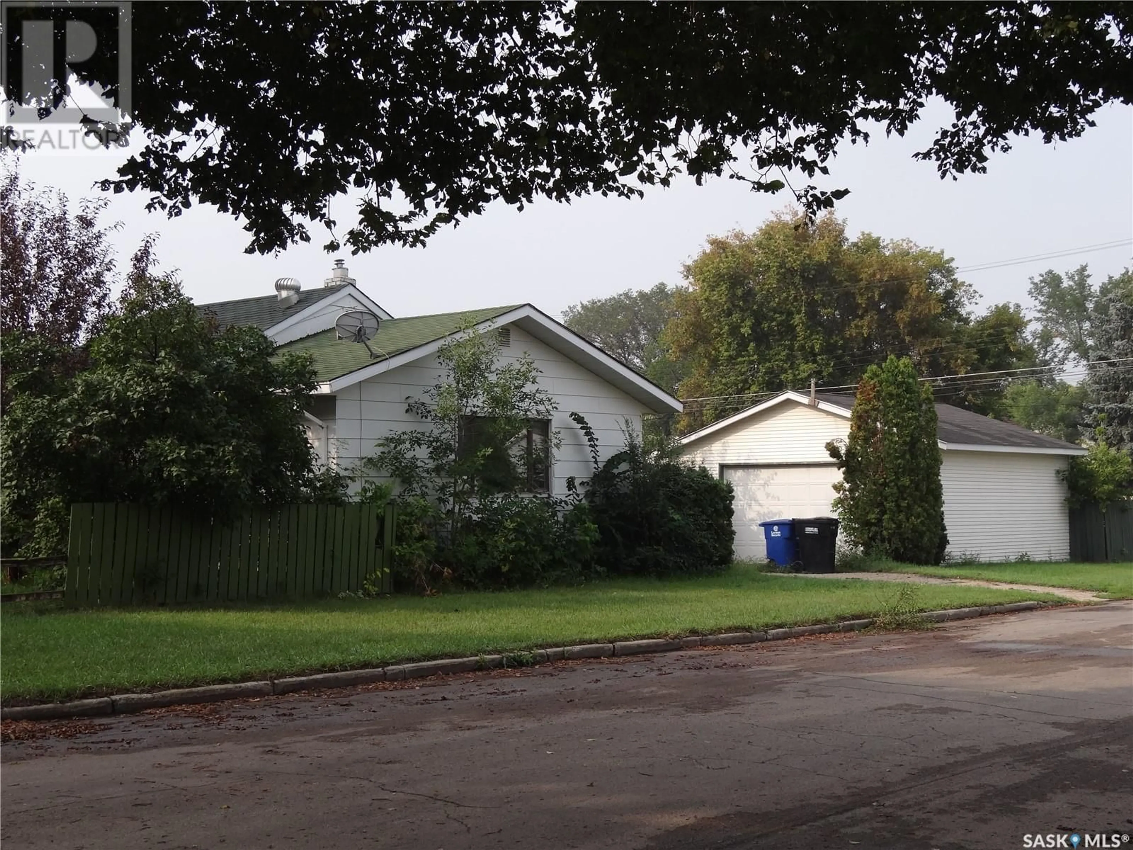 A pic from outside/outdoor area/front of a property/back of a property/a pic from drone, street for 539 K AVENUE, Saskatoon Saskatchewan S7L2M6