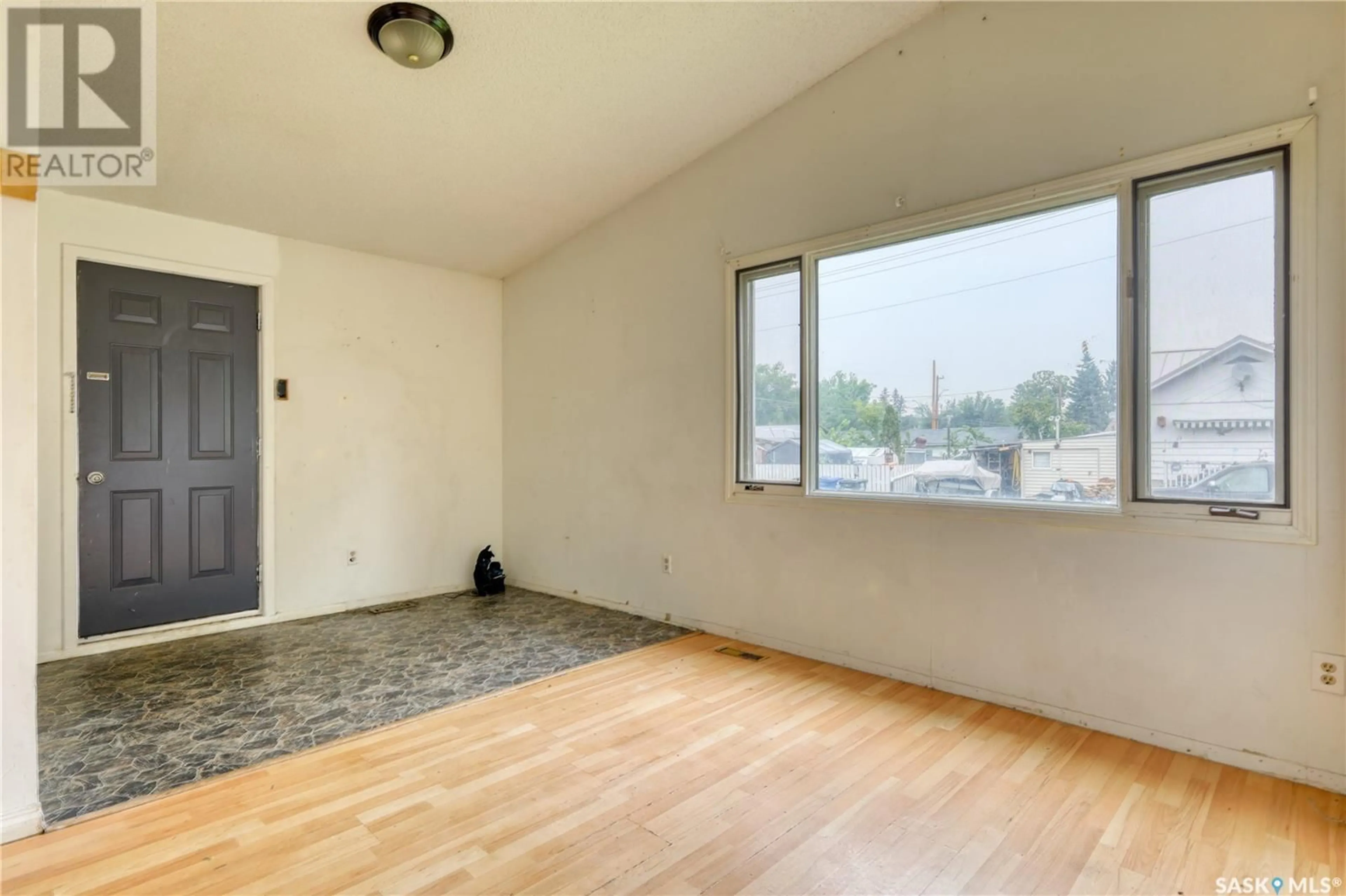 A pic of a room for 539 K AVENUE, Saskatoon Saskatchewan S7L2M6