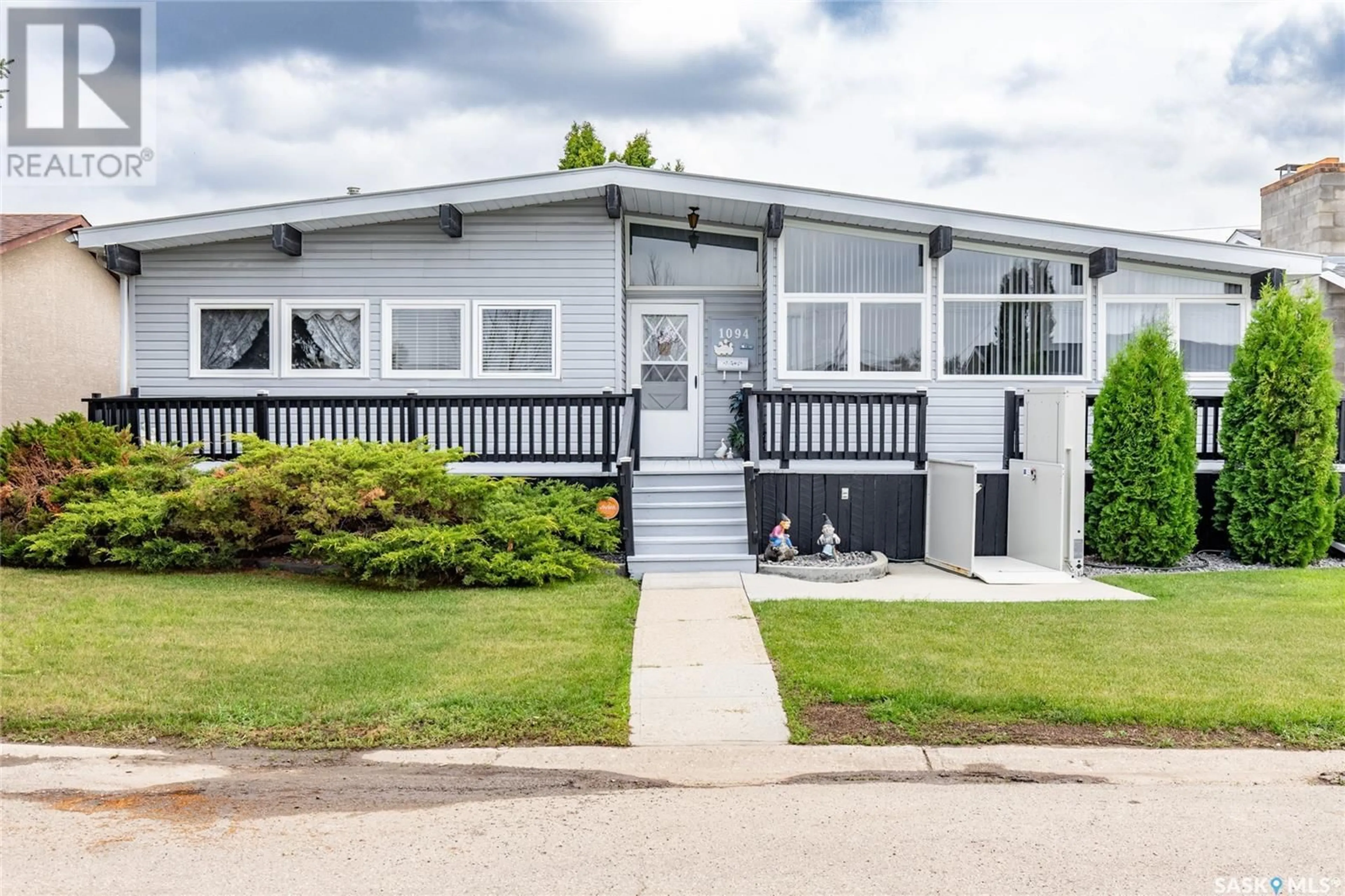 Home with vinyl exterior material, unknown for 1094 CORMAN CRESCENT, Moose Jaw Saskatchewan S6H6W1