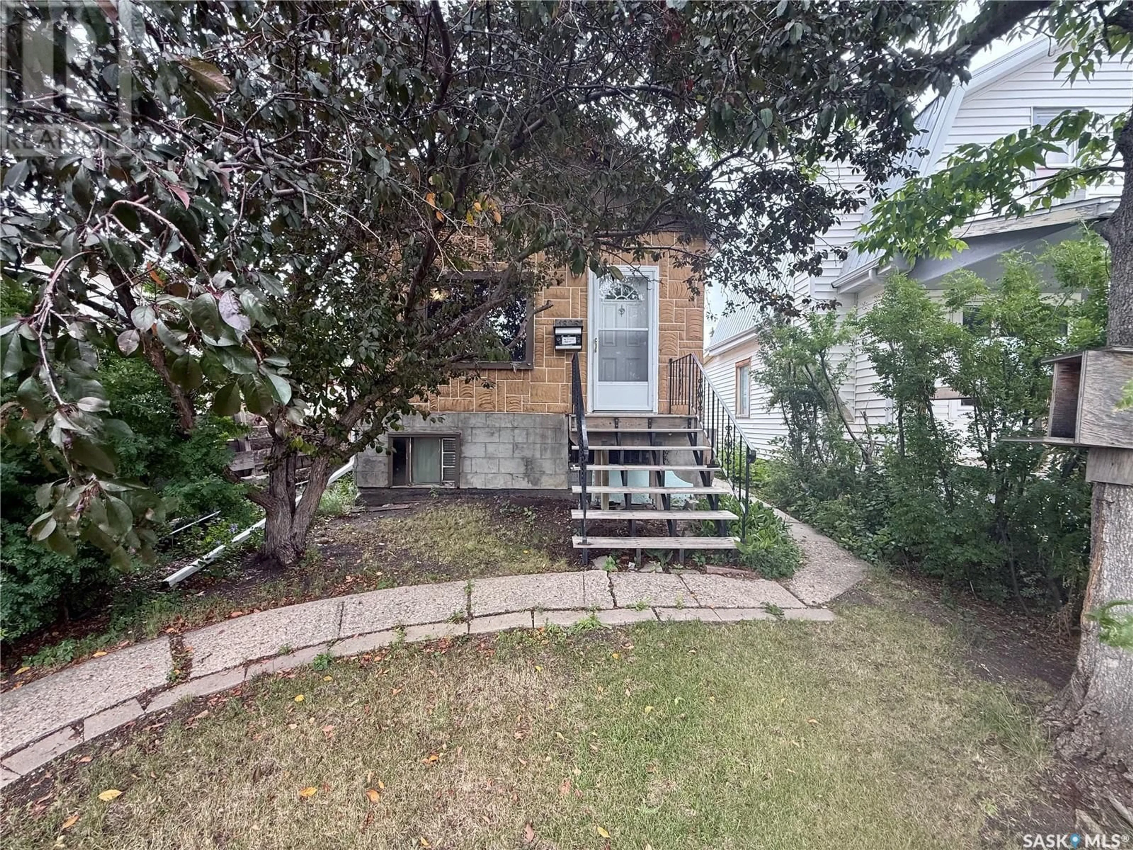 A pic from outside/outdoor area/front of a property/back of a property/a pic from drone, street for 1825 CONNAUGHT STREET, Regina Saskatchewan S4X2A4
