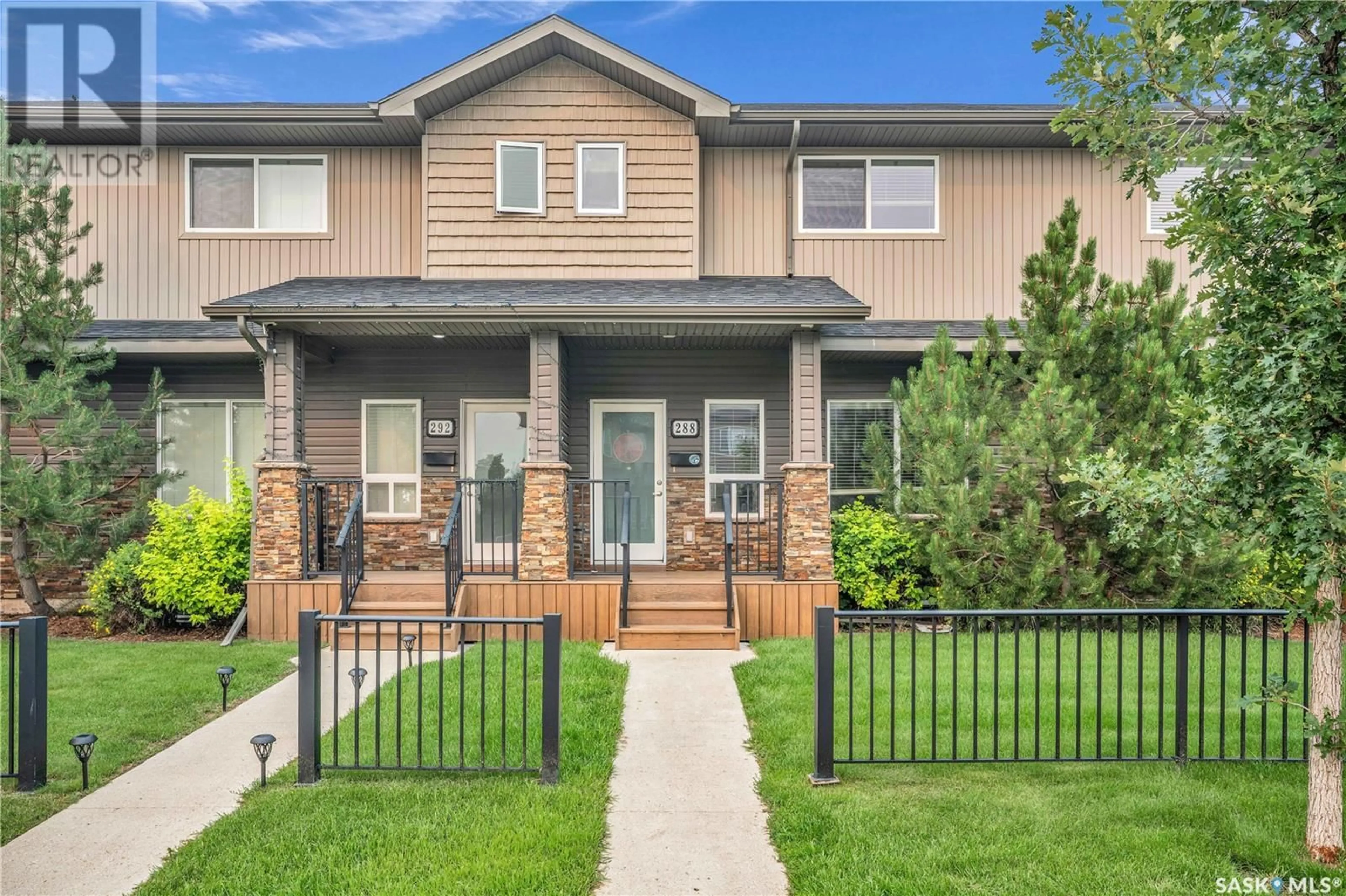 Home with vinyl exterior material, street for 288 WILLOWGROVE LANE, Saskatoon Saskatchewan S7W0E5