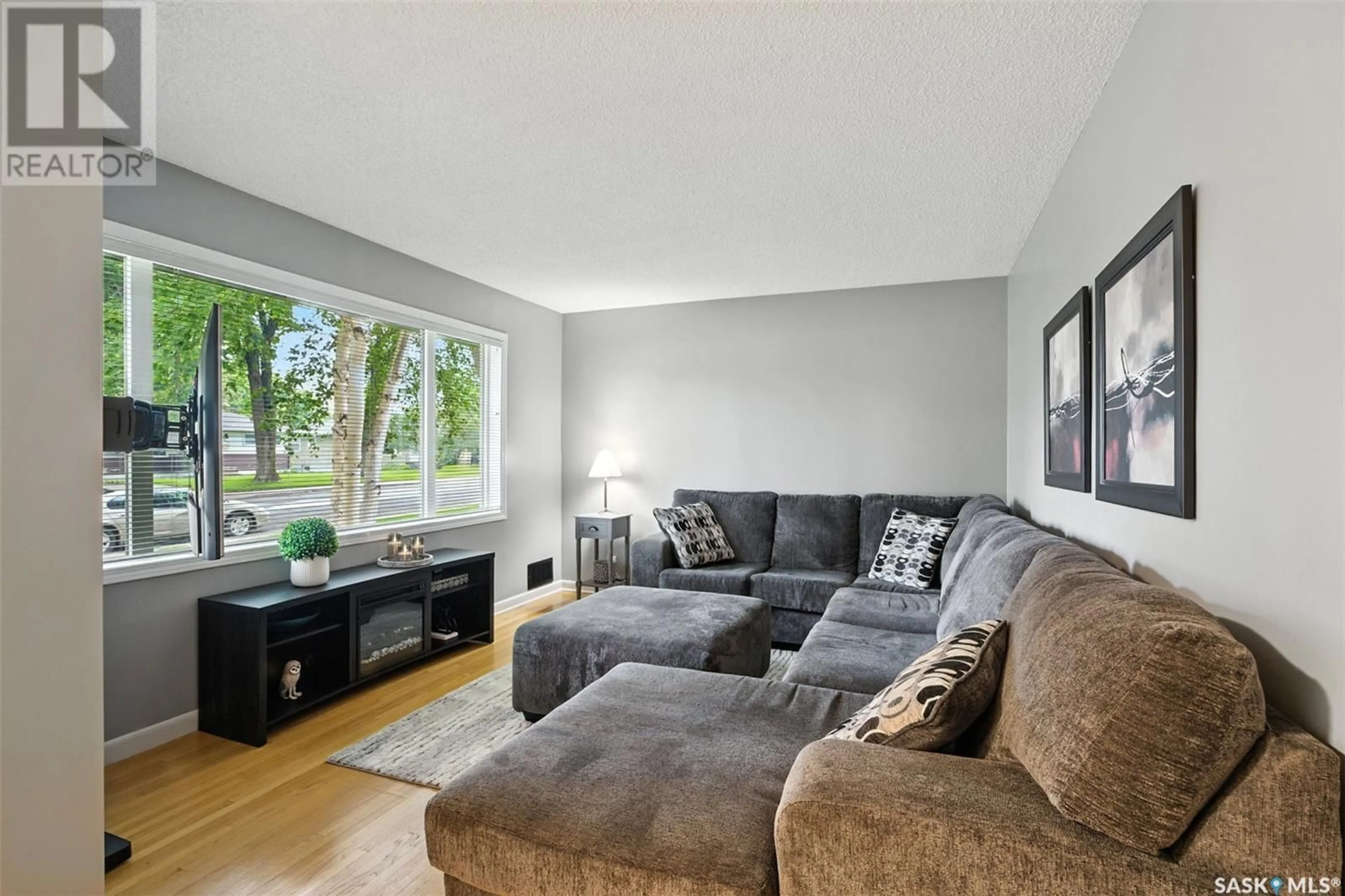 Living room with furniture, unknown for 2419 DUFFERIN AVENUE, Saskatoon Saskatchewan S7J1C3