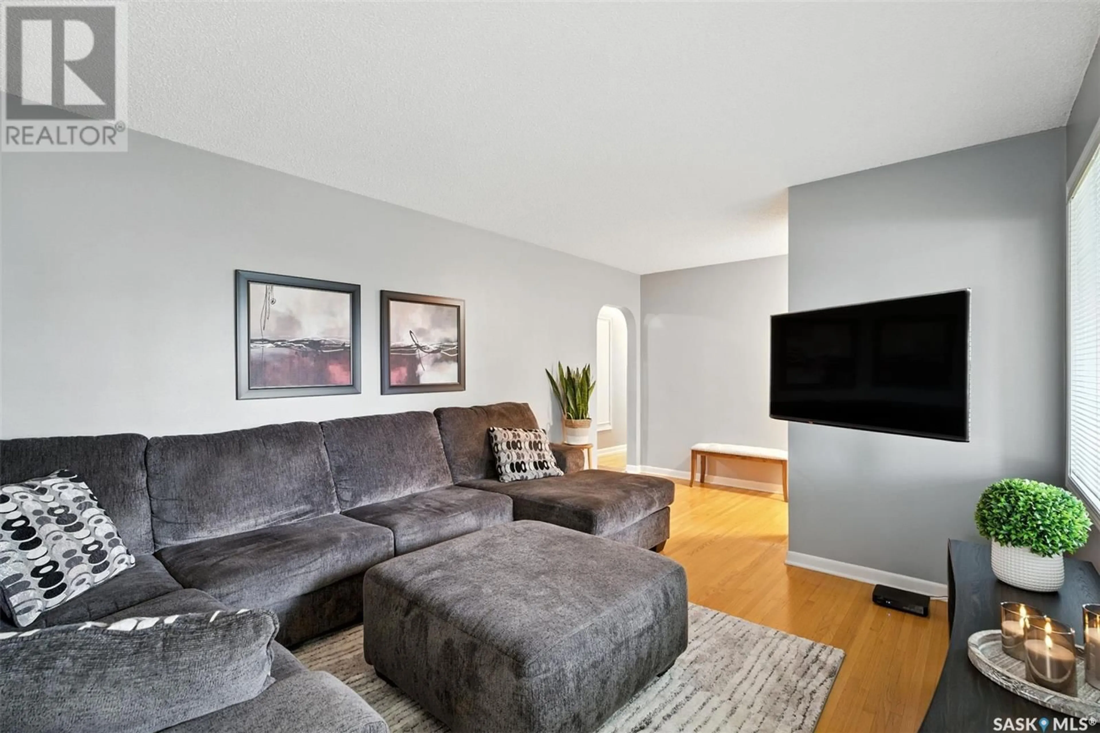 Living room with furniture, unknown for 2419 DUFFERIN AVENUE, Saskatoon Saskatchewan S7J1C3