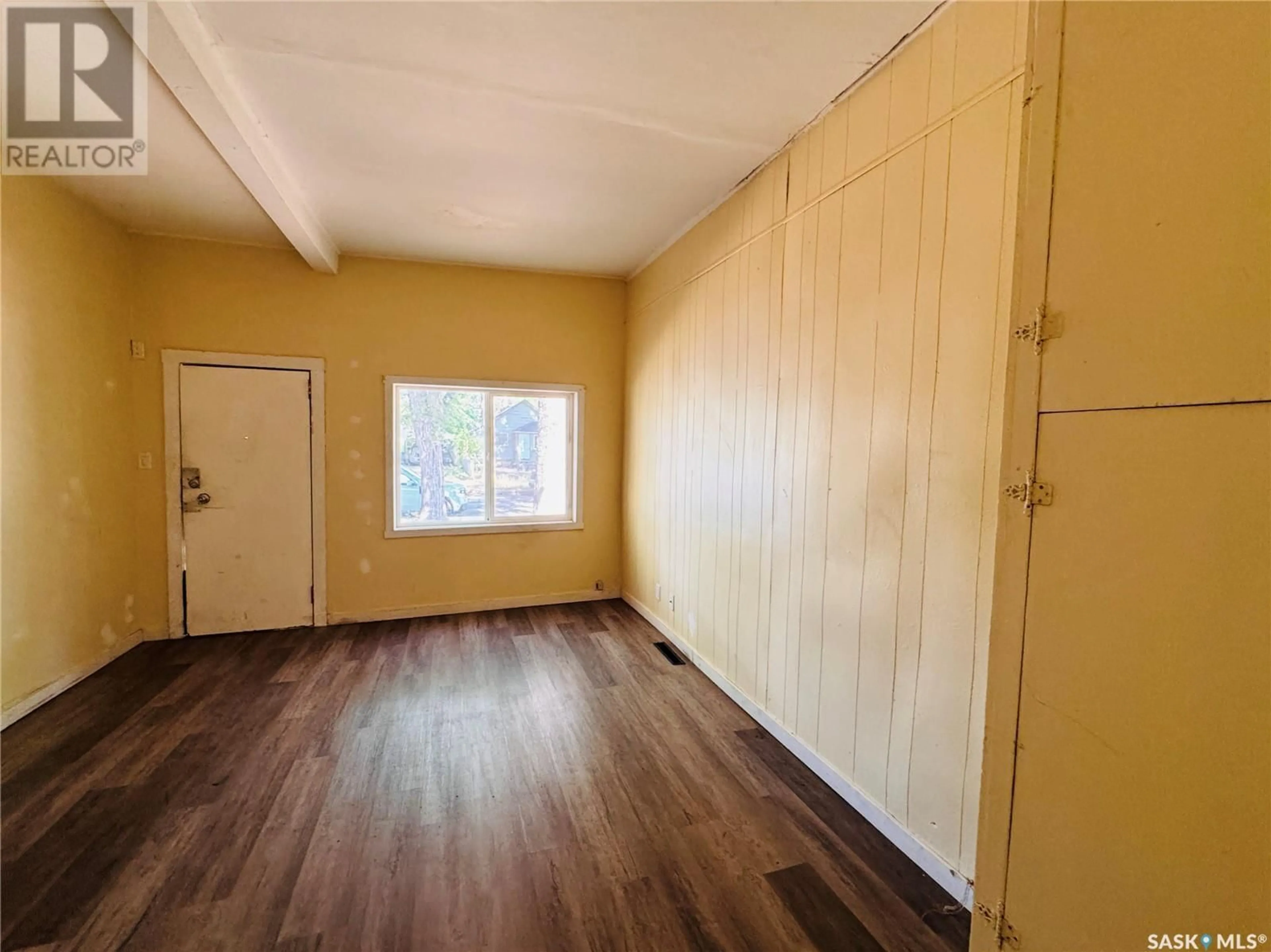 A pic of a room for 817 I AVENUE, Saskatoon Saskatchewan S7M2B4