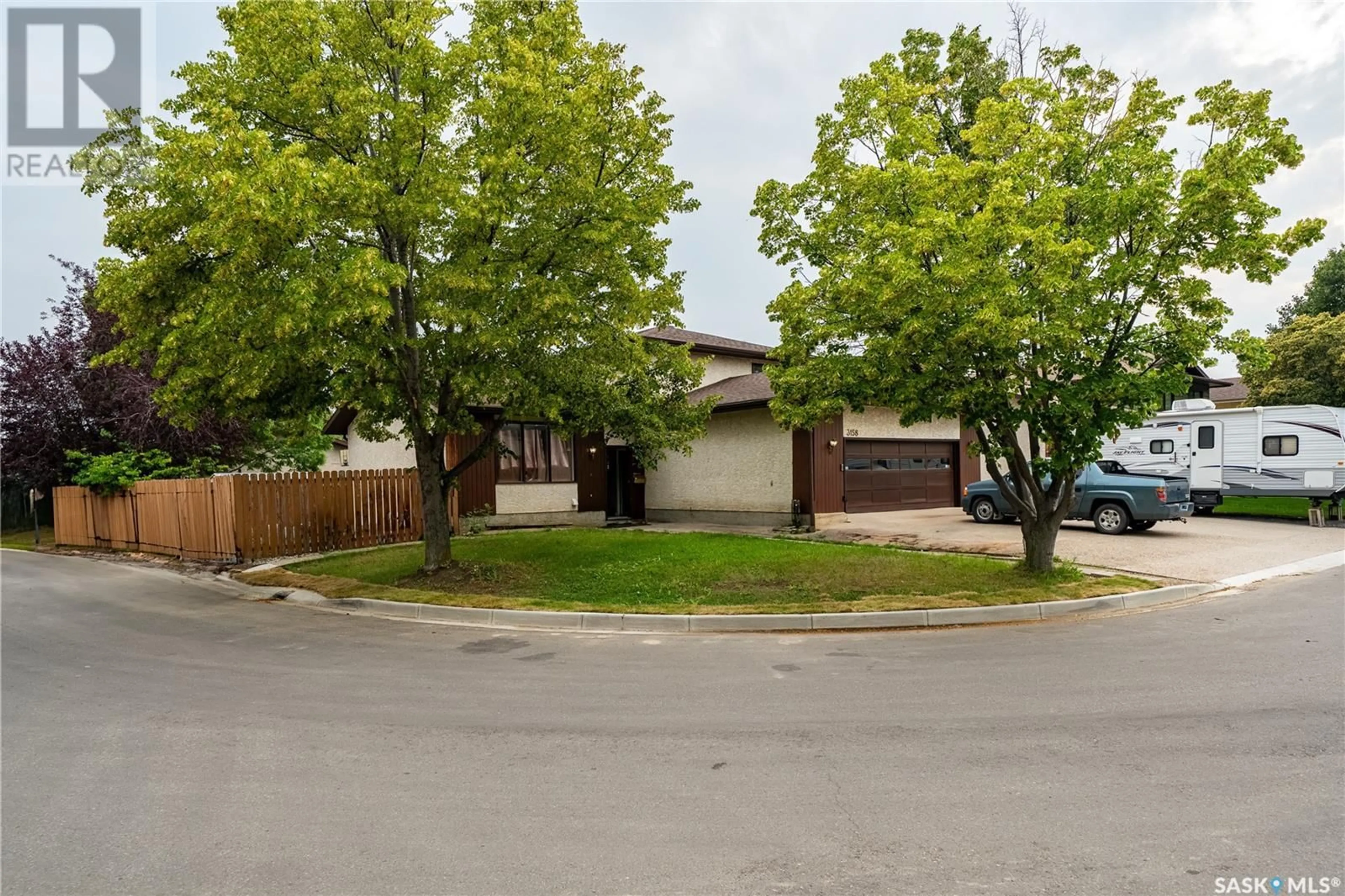 A pic from outside/outdoor area/front of a property/back of a property/a pic from drone, street for 3158 SALTERIO CRESCENT, Regina Saskatchewan S4V1C9