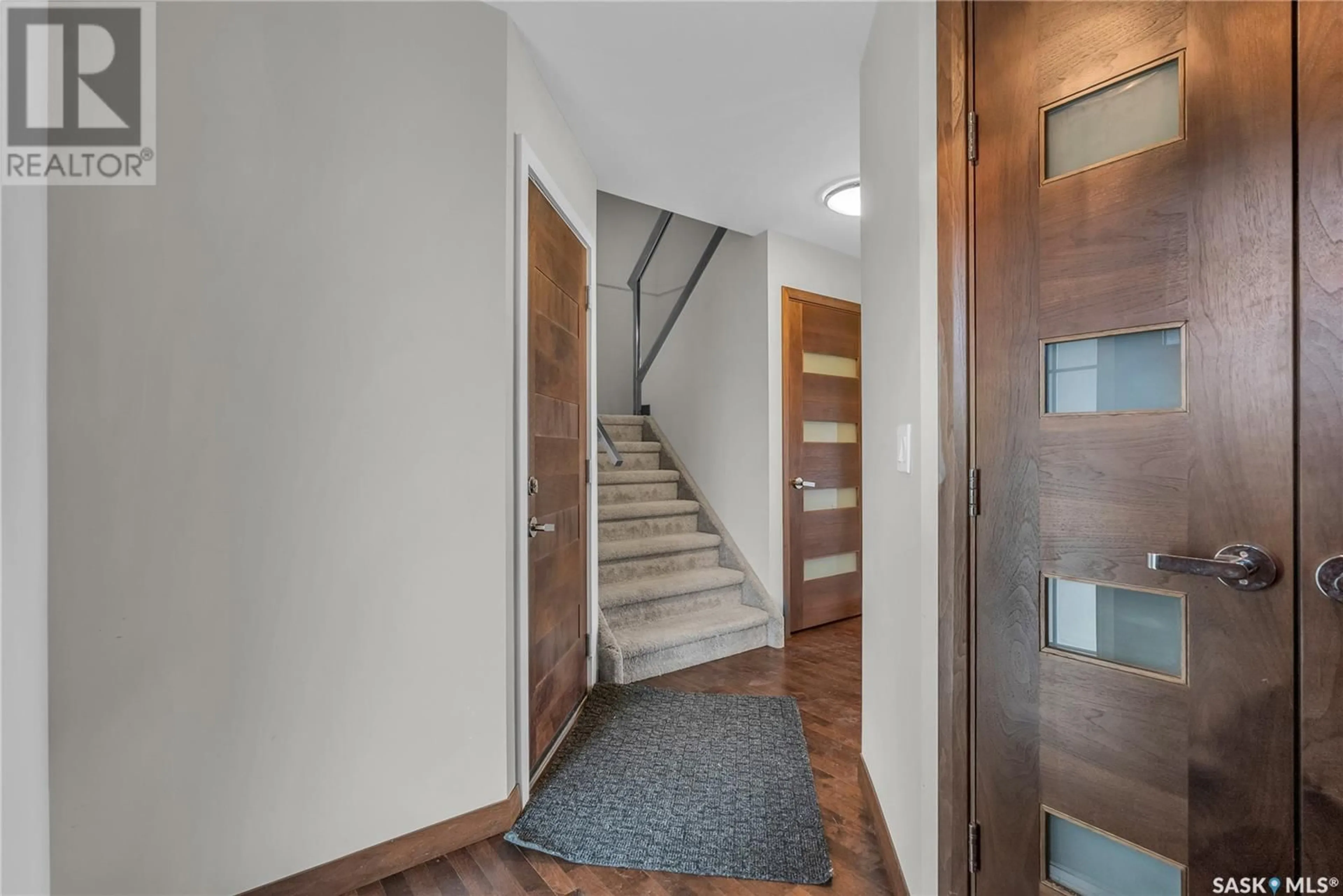 Indoor foyer for 102 - 1555 PATON CRESCENT, Saskatoon Saskatchewan S7W0V5