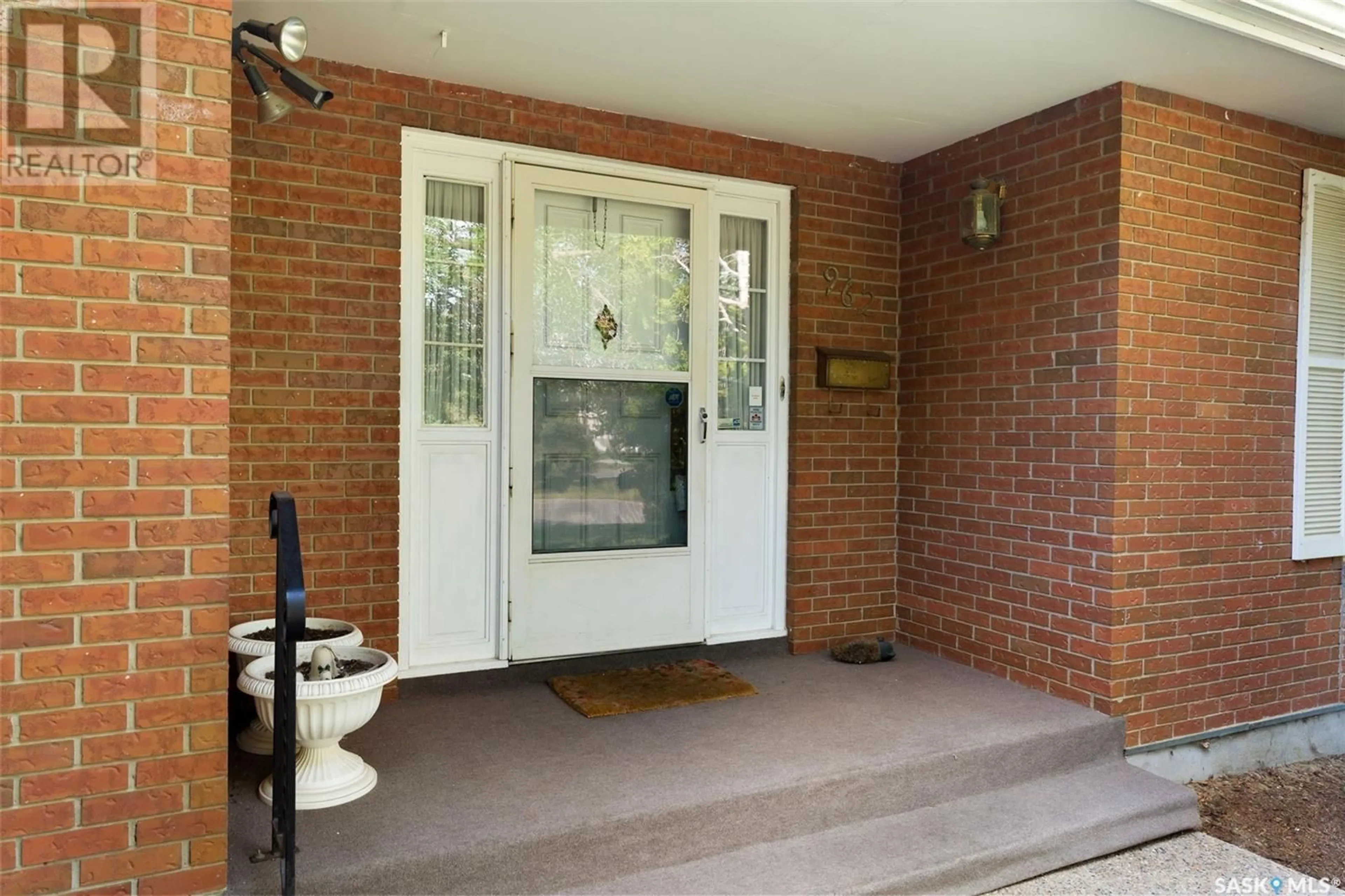 Indoor entryway for 962 MCNIVEN AVENUE, Regina Saskatchewan S4S3X3