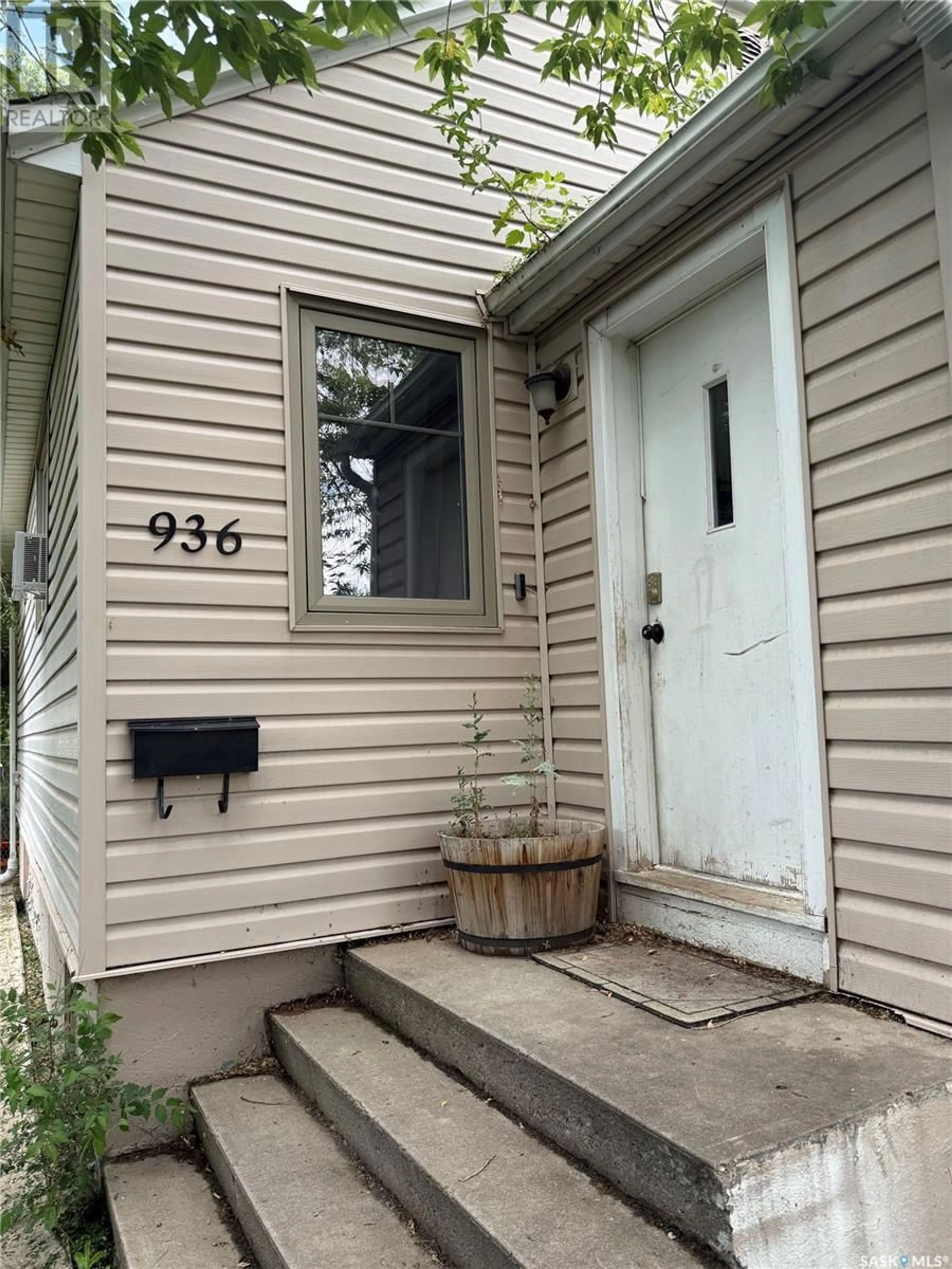 Unknown for 936 RAE STREET, Regina Saskatchewan S4T2B4