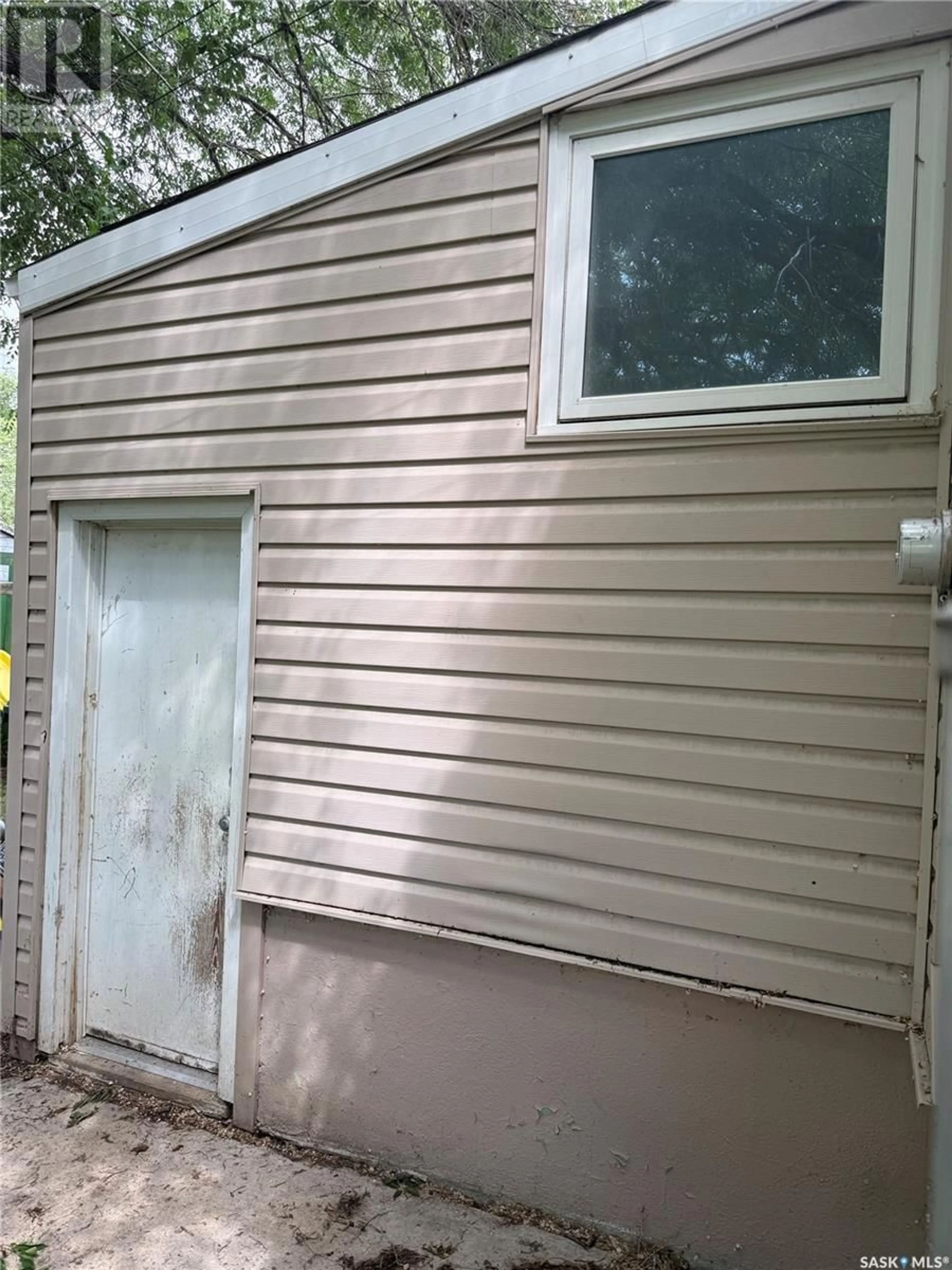 Home with vinyl exterior material, building for 936 RAE STREET, Regina Saskatchewan S4T2B4