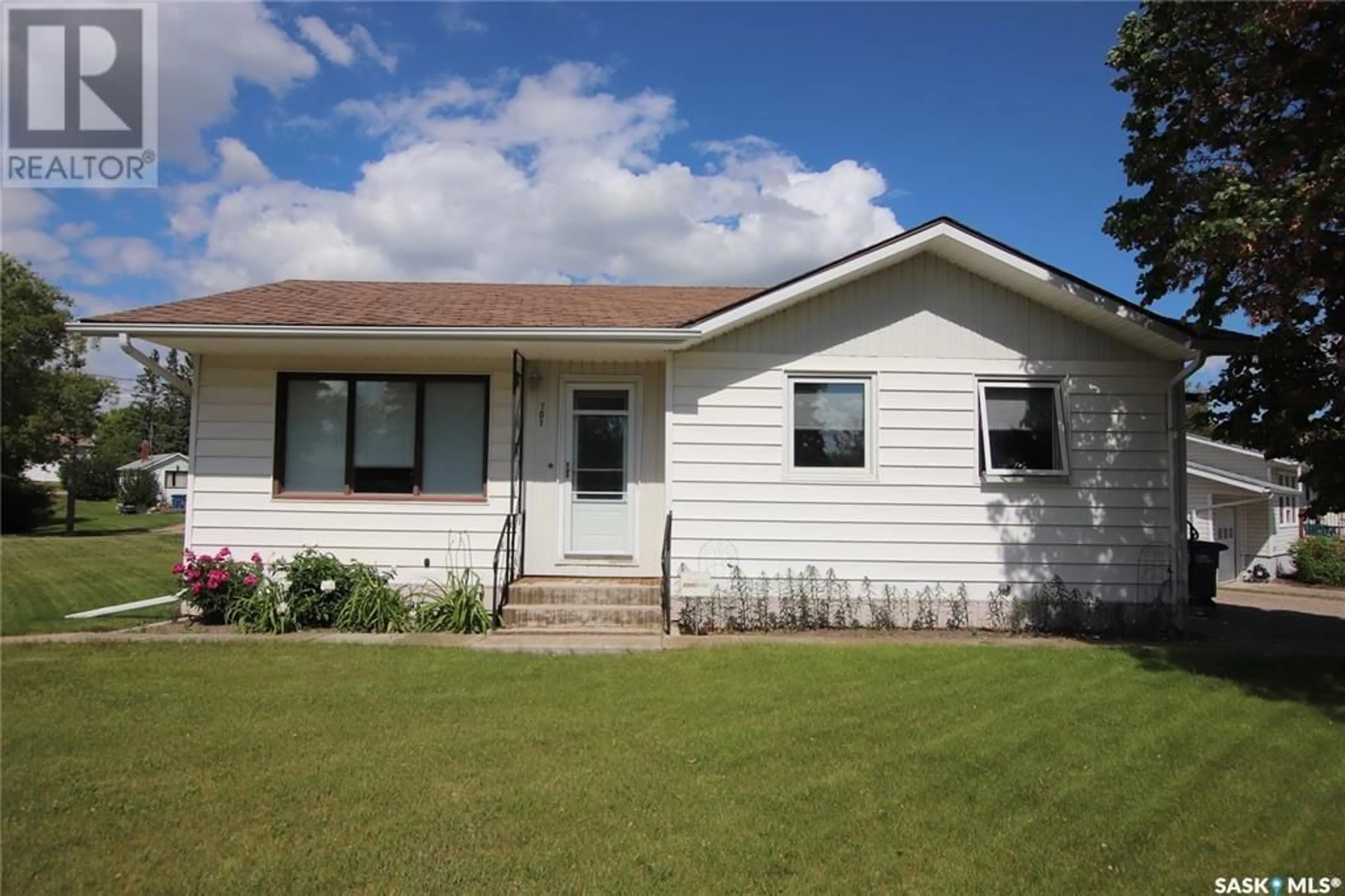 Home with vinyl exterior material, unknown for 701 4TH AVENUE, Raymore Saskatchewan S0A3J0