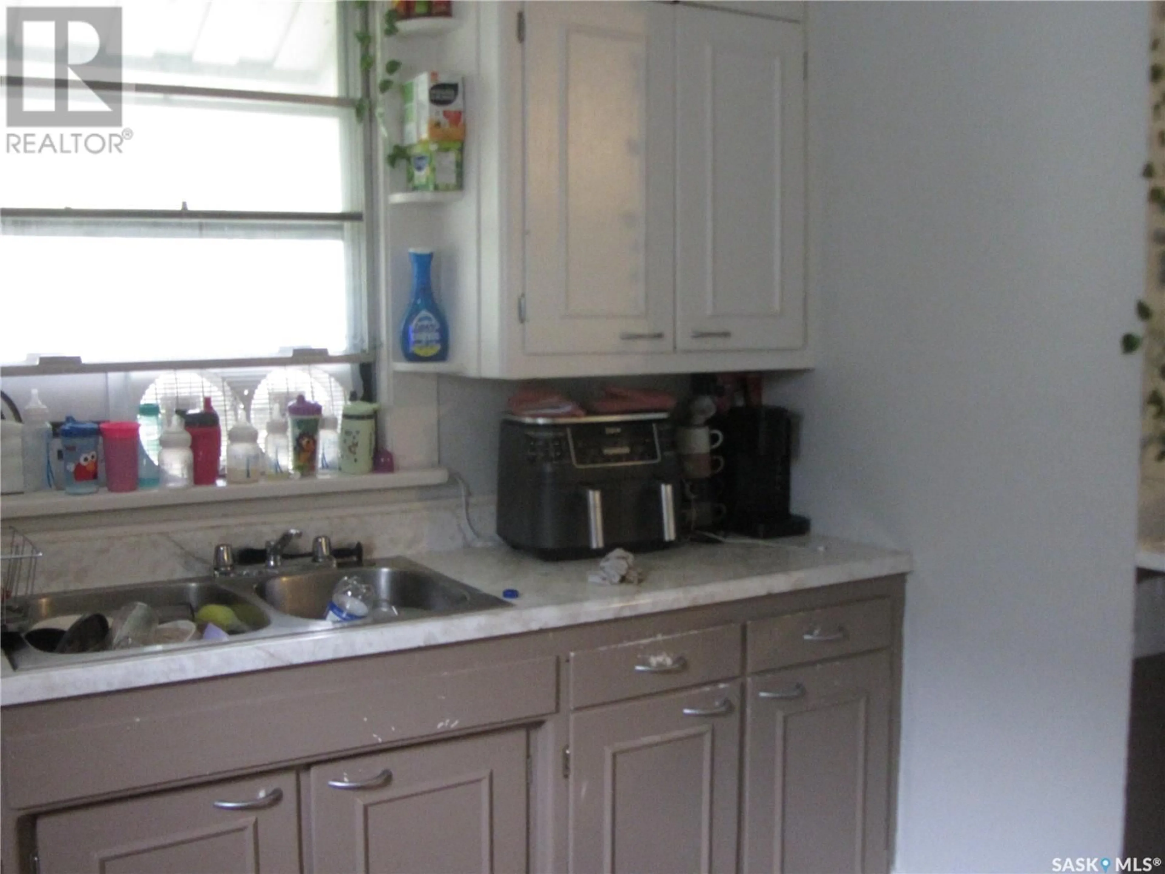 Standard kitchen, unknown for 606 BALMORAL STREET, Saskatoon Saskatchewan S7K0Y7