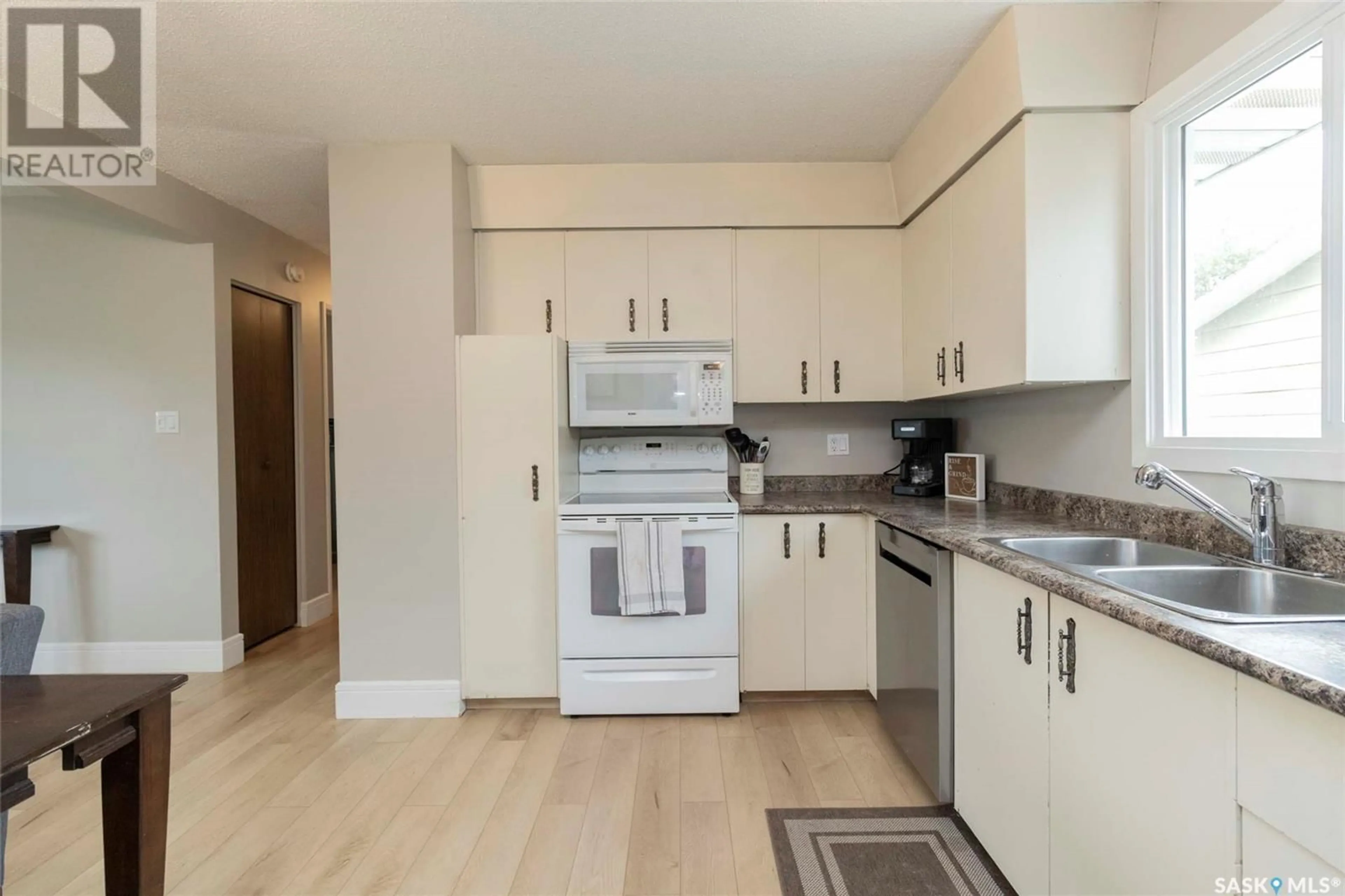 Standard kitchen, wood/laminate floor for 823 STEEVES AVENUE, Saskatoon Saskatchewan S7L5N2