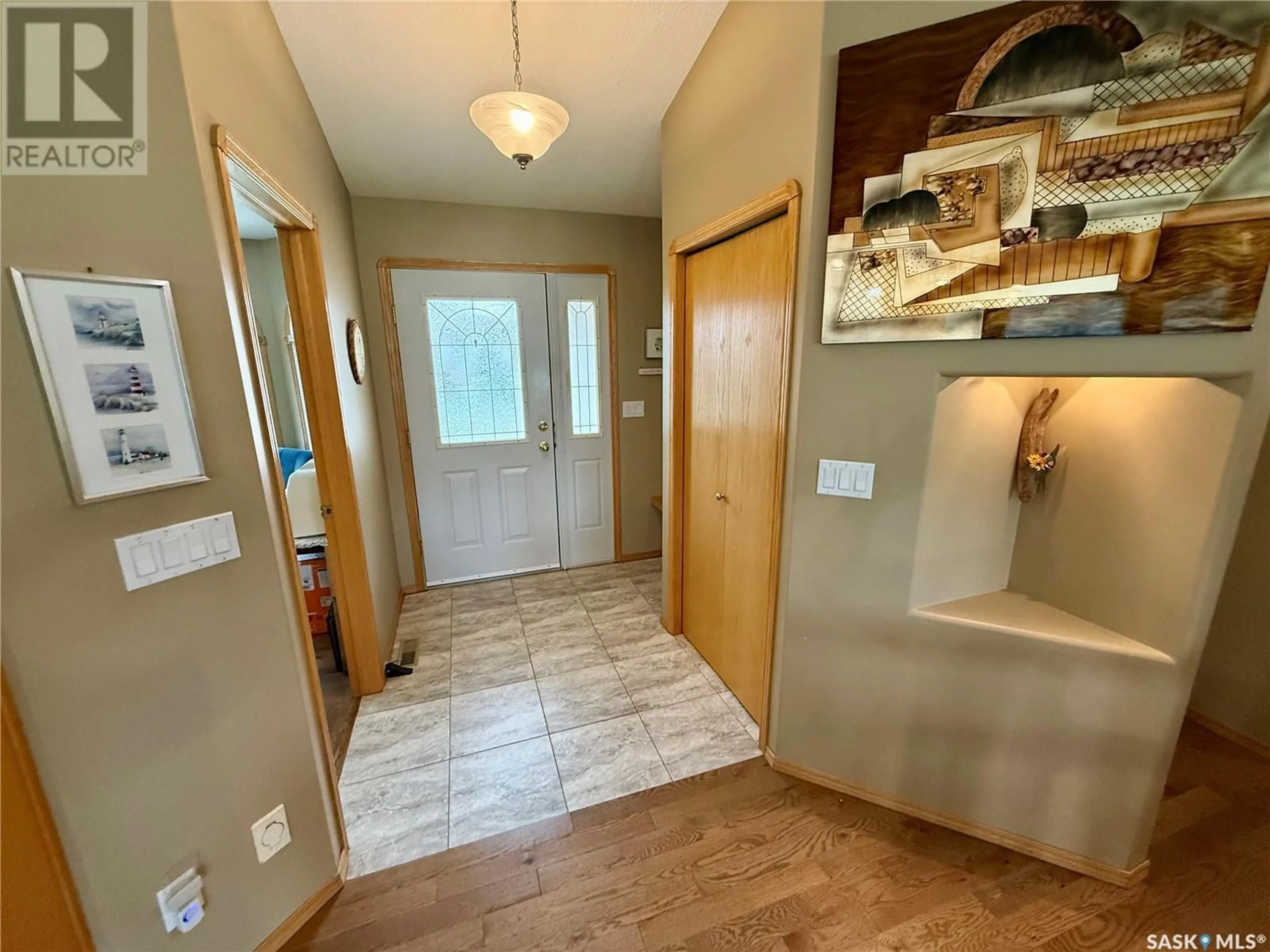 Indoor entryway for 60 ST ANDREWS BAY, Edenwold Rm No. 158 Saskatchewan S4L1A1
