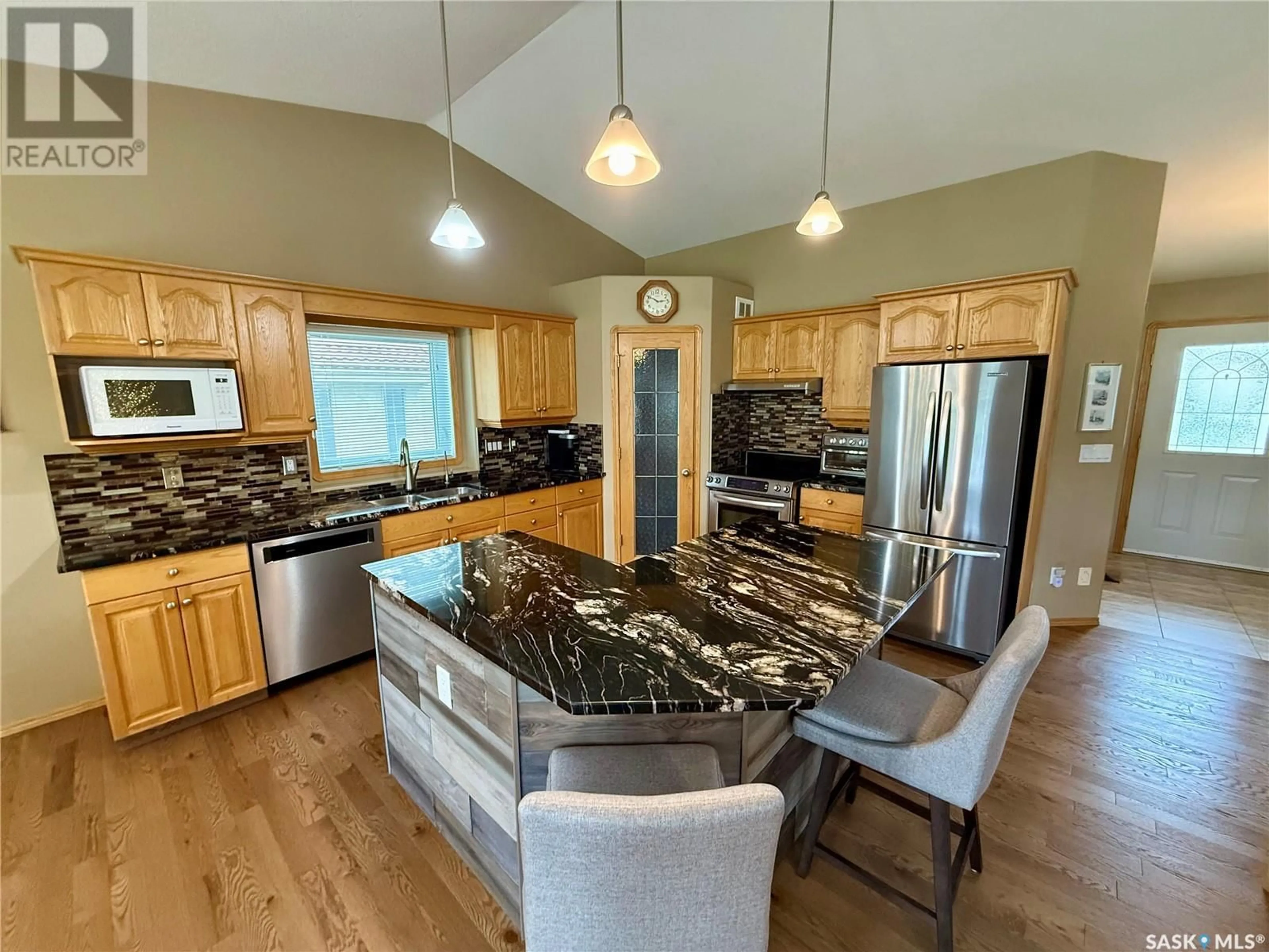 Open concept kitchen, ceramic/tile floor for 60 ST ANDREWS BAY, Edenwold Rm No. 158 Saskatchewan S4L1A1