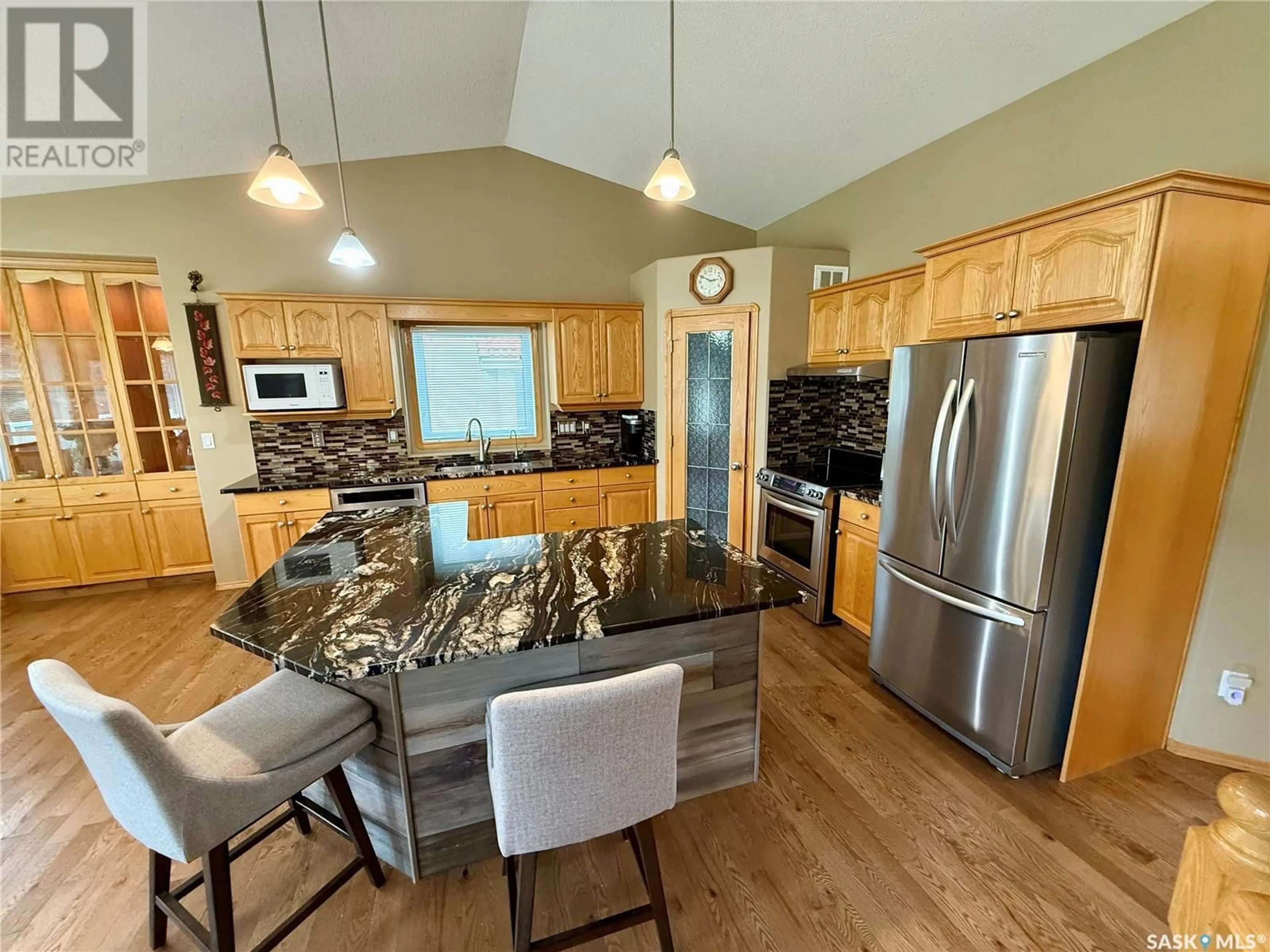 Open concept kitchen, unknown for 60 ST ANDREWS BAY, Edenwold Rm No. 158 Saskatchewan S4L1A1