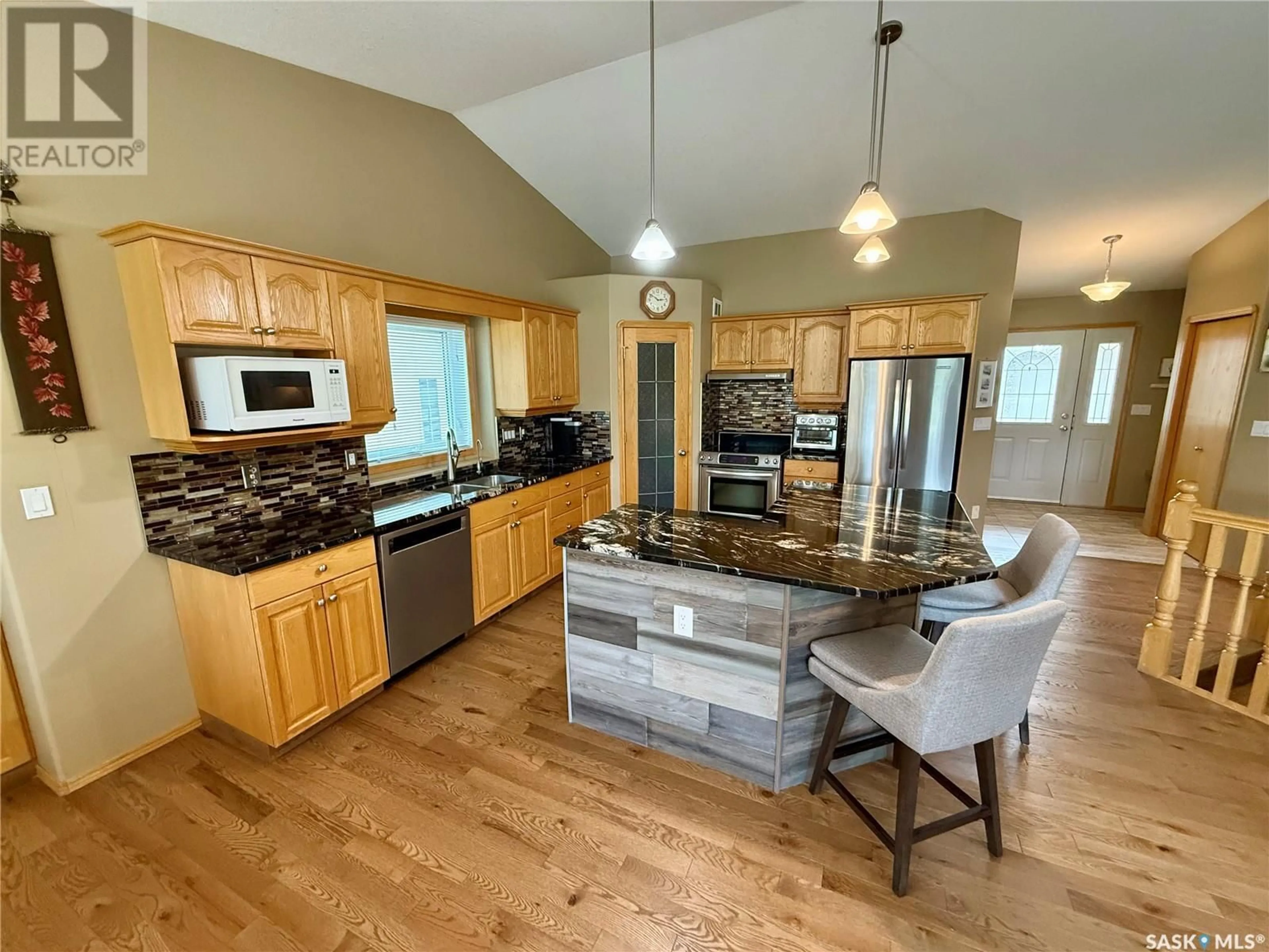 Open concept kitchen, unknown for 60 ST ANDREWS BAY, Edenwold Rm No. 158 Saskatchewan S4L1A1