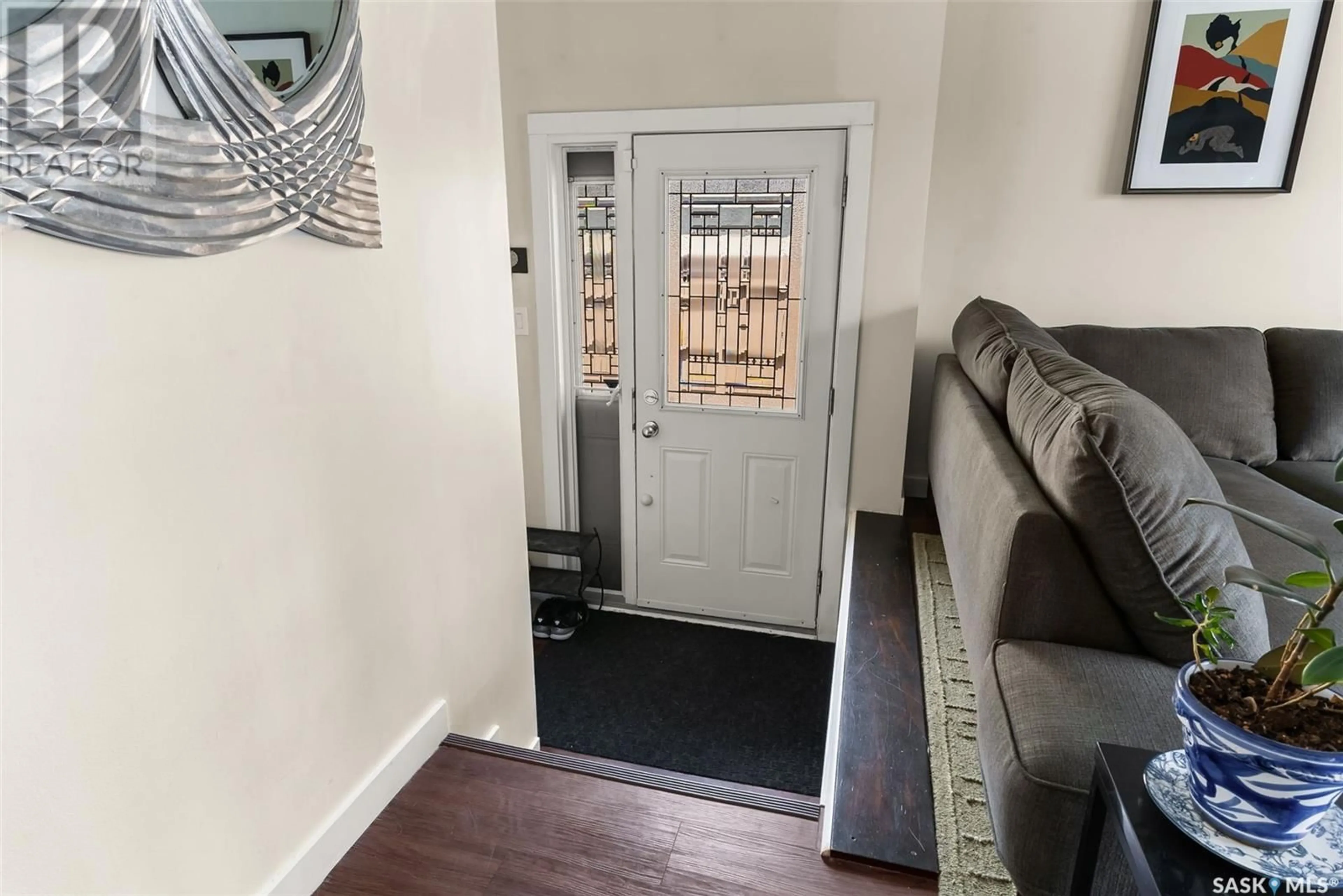 Indoor entryway for 1118 FERGUSON CRESCENT, Regina Saskatchewan S4N6V4
