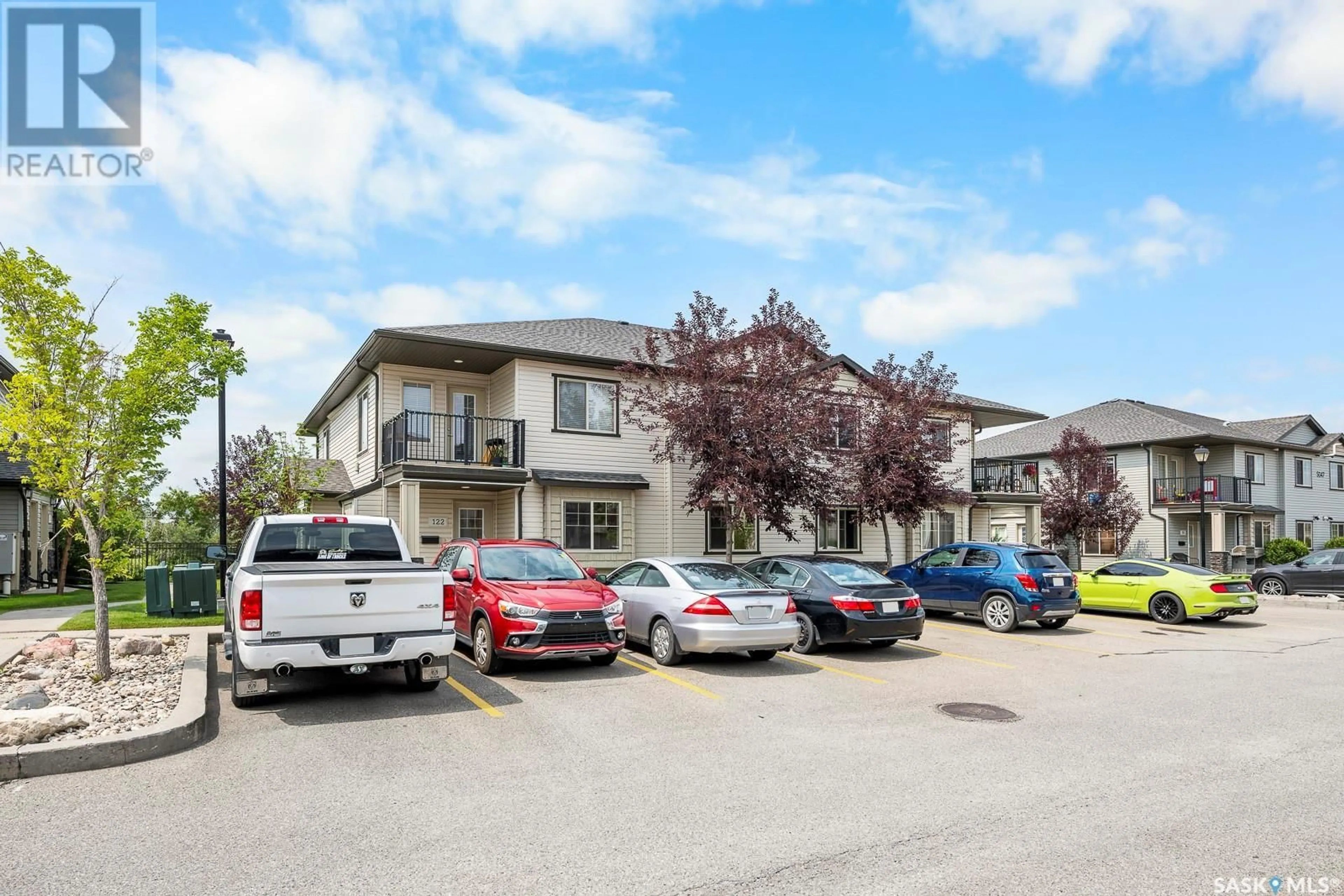 Parking for 5059 - 122 JAMES HILL ROAD, Regina Saskatchewan S4W0B9